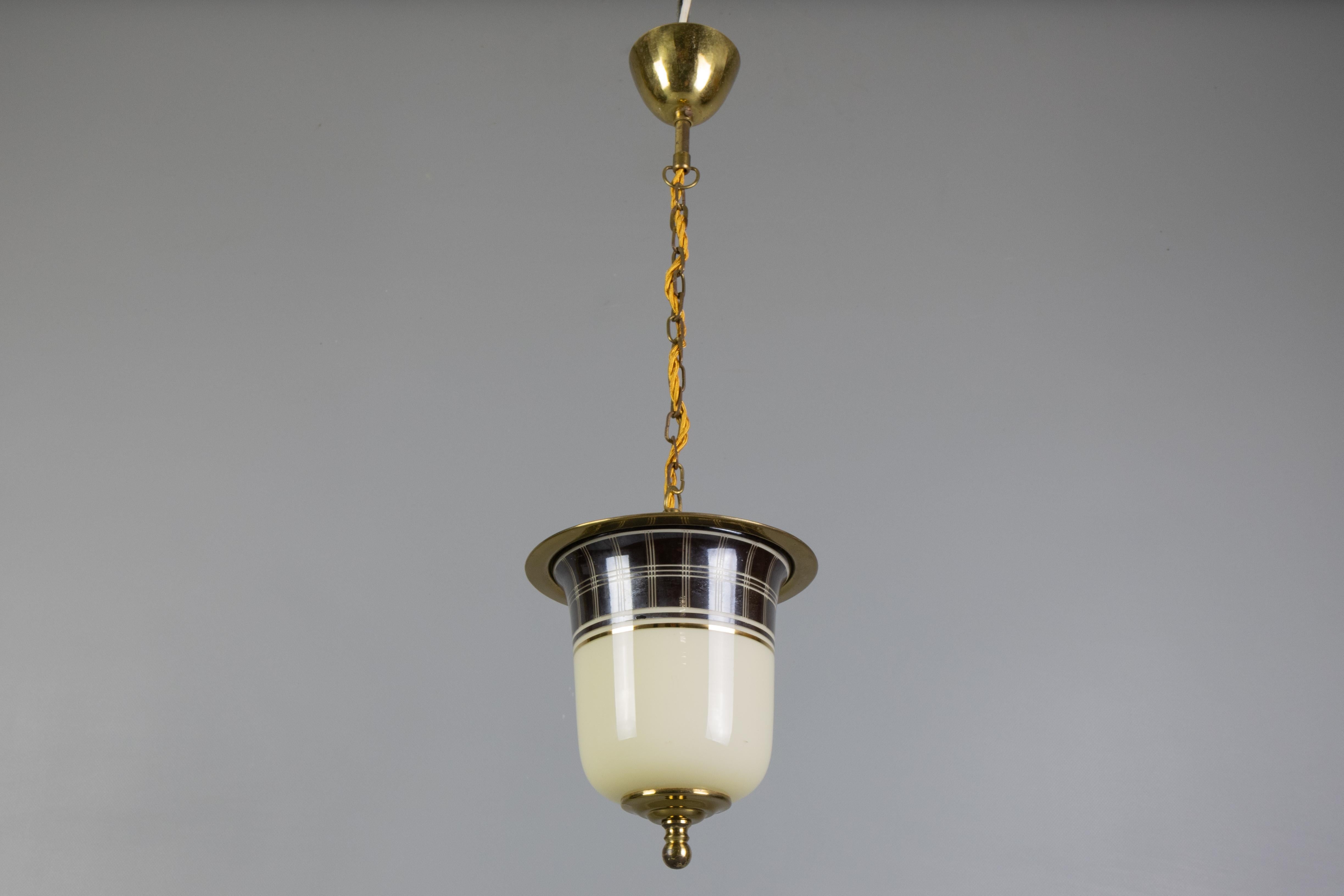 Lampada a sospensione a forma di lanterna in ottone e vetro della modernità di metà secolo, Germania, anni '50 in vendita 7