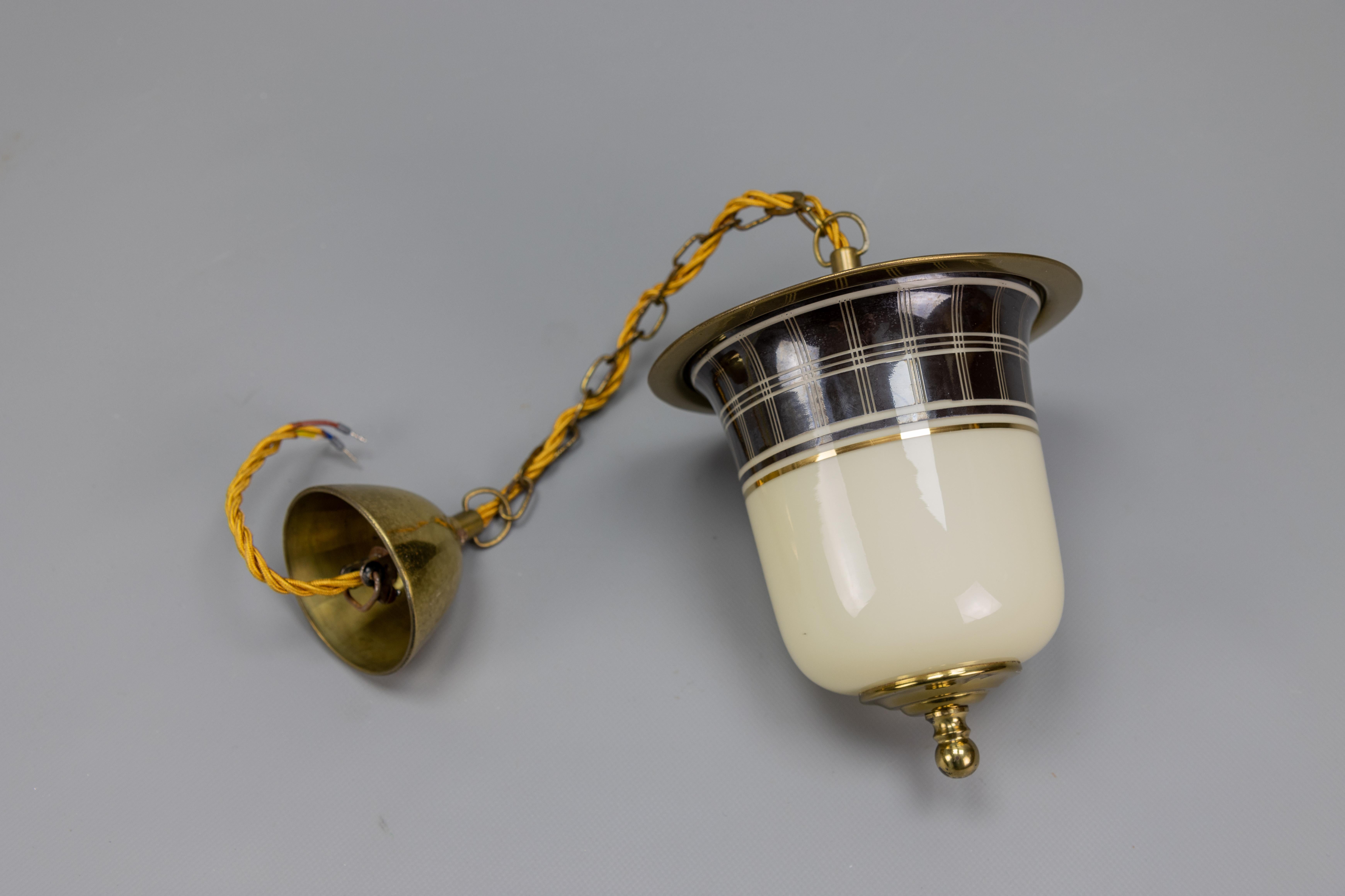 Lampada a sospensione a forma di lanterna in ottone e vetro della modernità di metà secolo, Germania, anni '50 in vendita 10