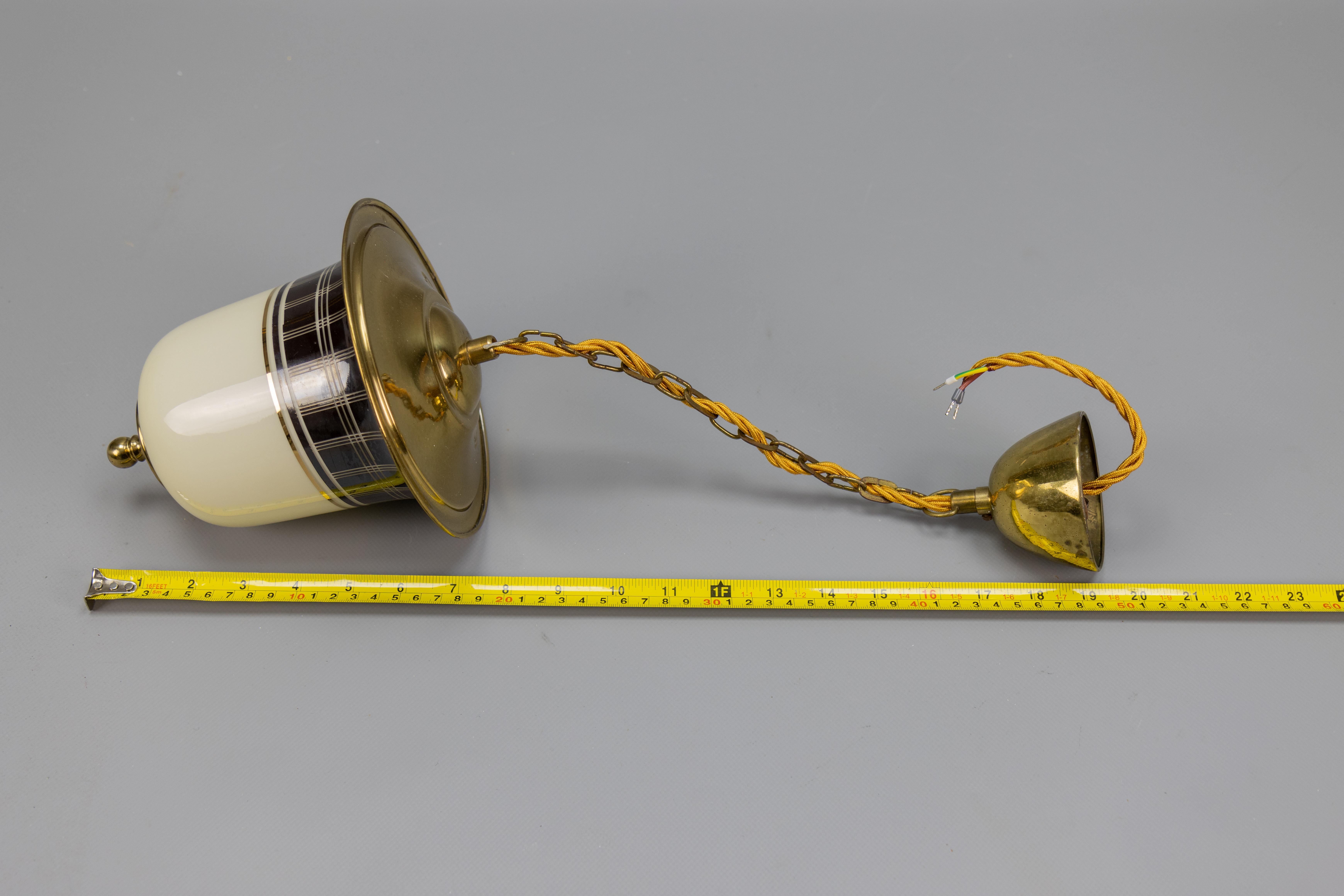 Lampada a sospensione a forma di lanterna in ottone e vetro della modernità di metà secolo, Germania, anni '50 in vendita 11