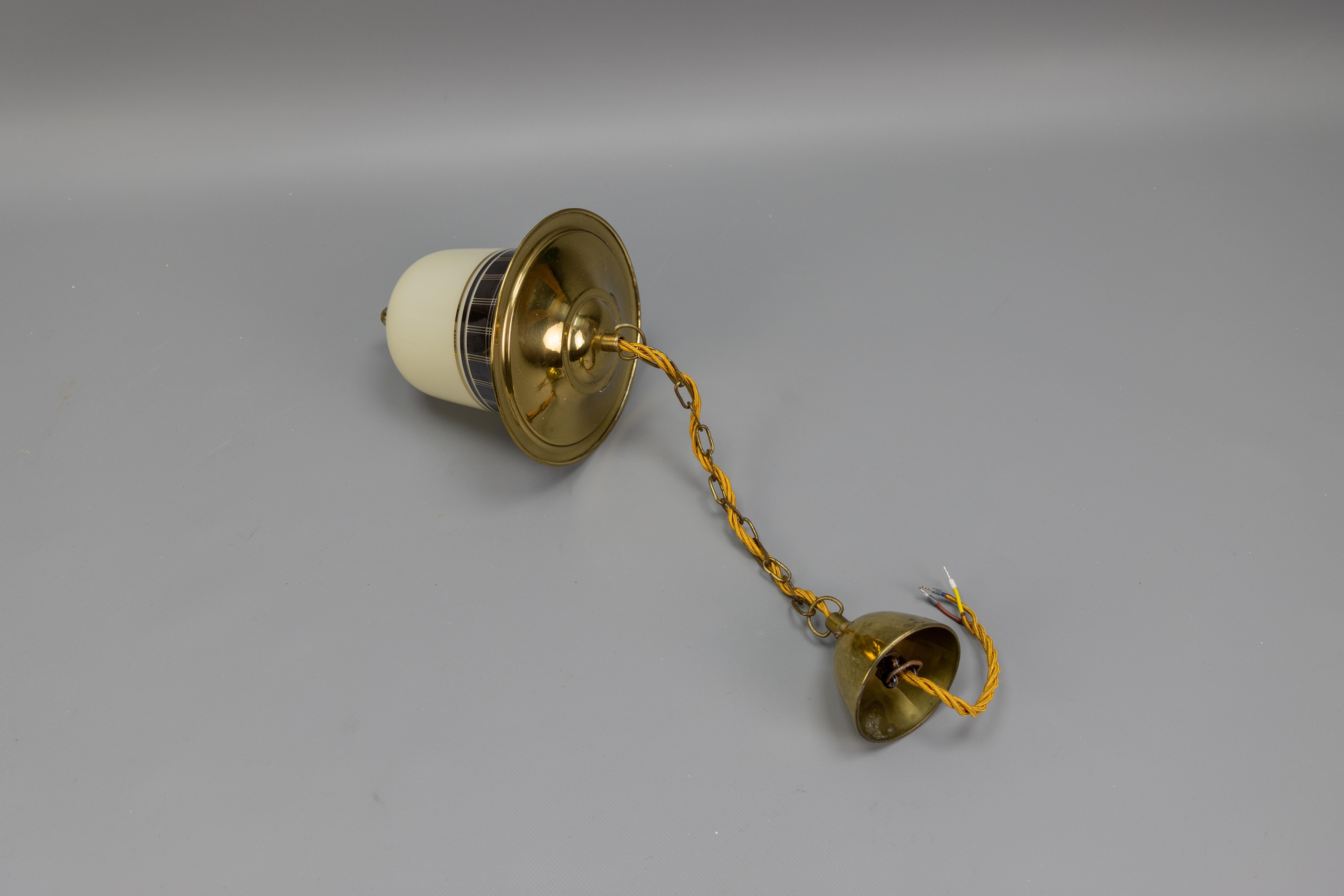 Lampada a sospensione a forma di lanterna in ottone e vetro della modernità di metà secolo, Germania, anni '50 in vendita 13