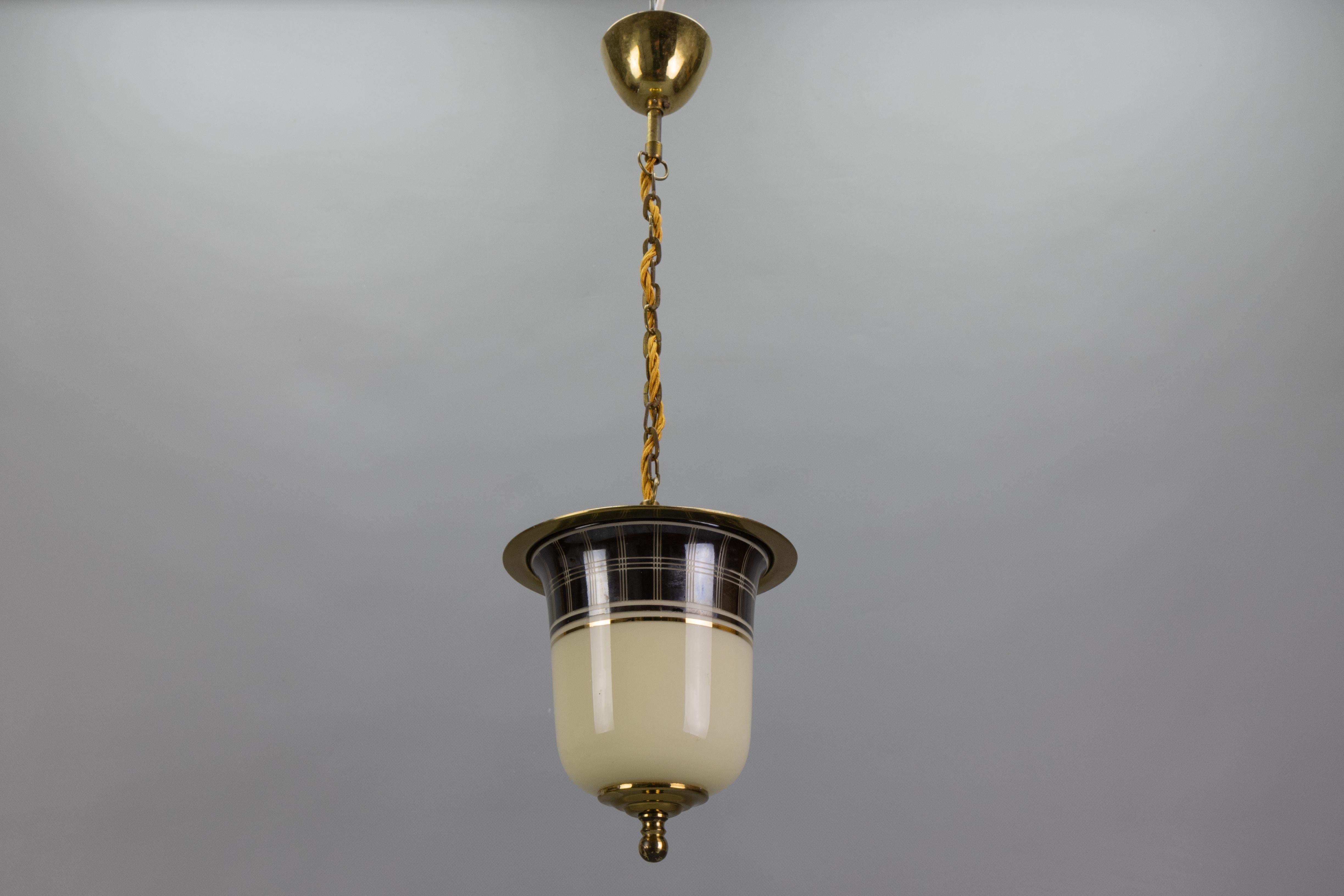 Lampada a sospensione a forma di lanterna in ottone e vetro della modernità di metà secolo, Germania, anni '50 in vendita 2