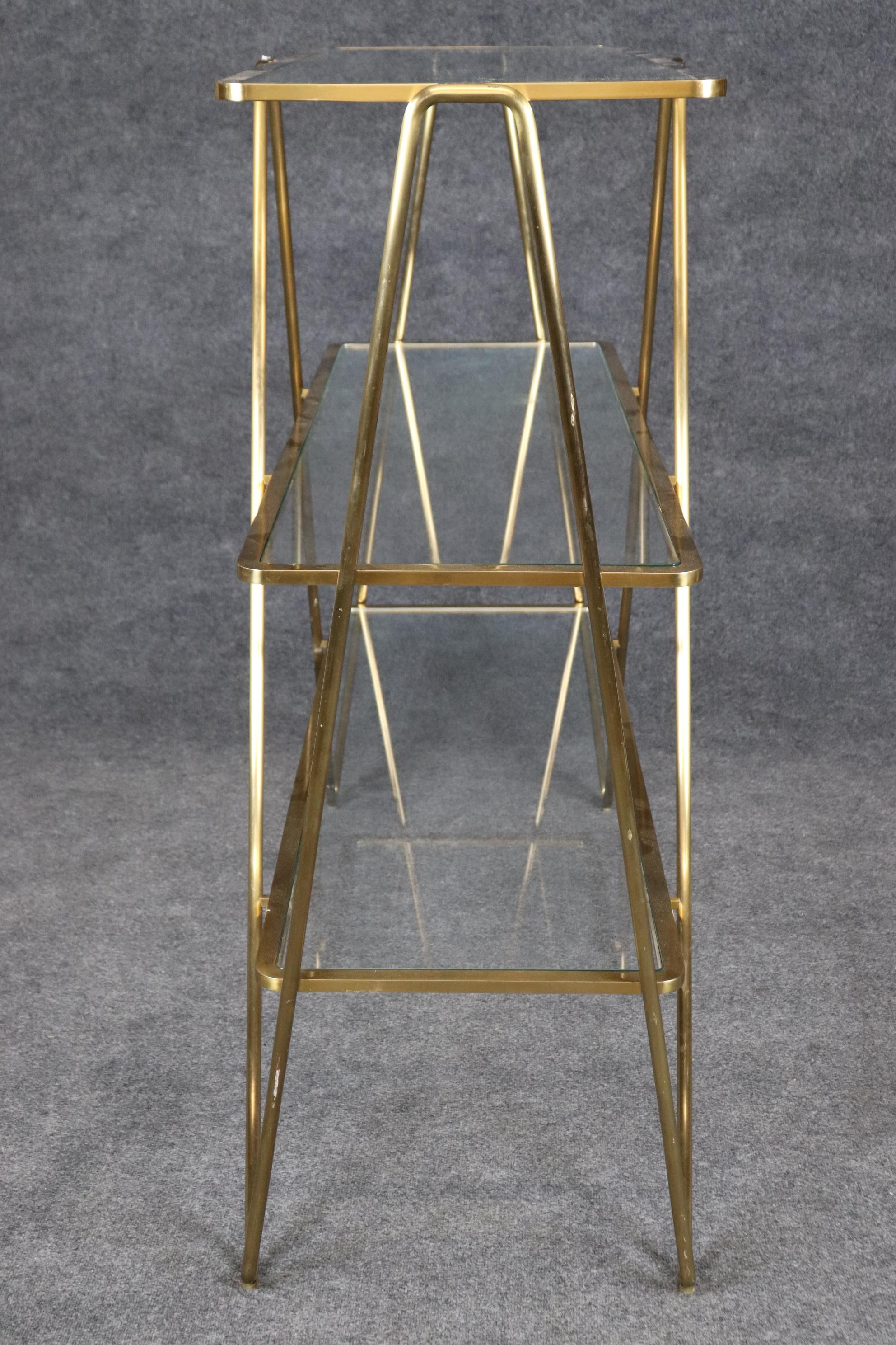 Mid Century Modern Messing und Glas Niedrige Etagere Zwei von Zwei (Moderne der Mitte des Jahrhunderts) im Angebot
