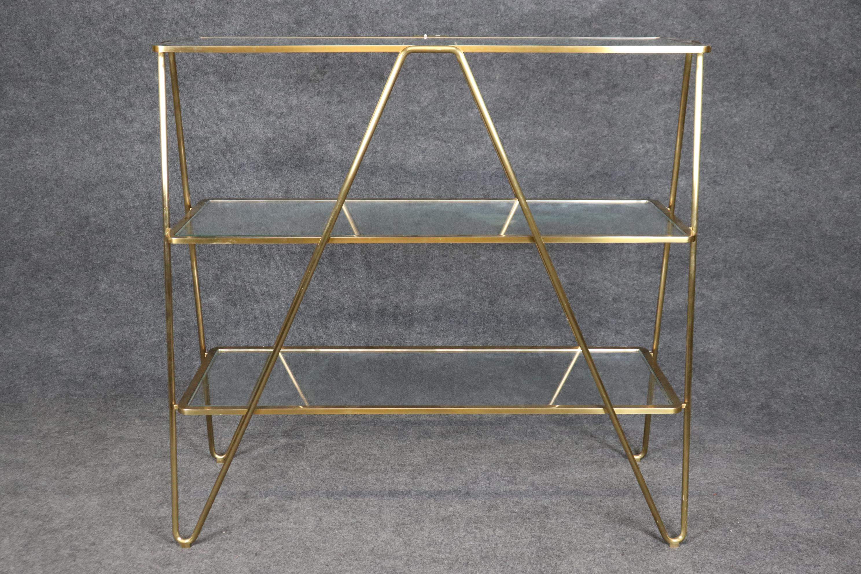 Mid Century Modern Messing und Glas Niedrige Etagere Zwei von Zwei (Unbekannt) im Angebot