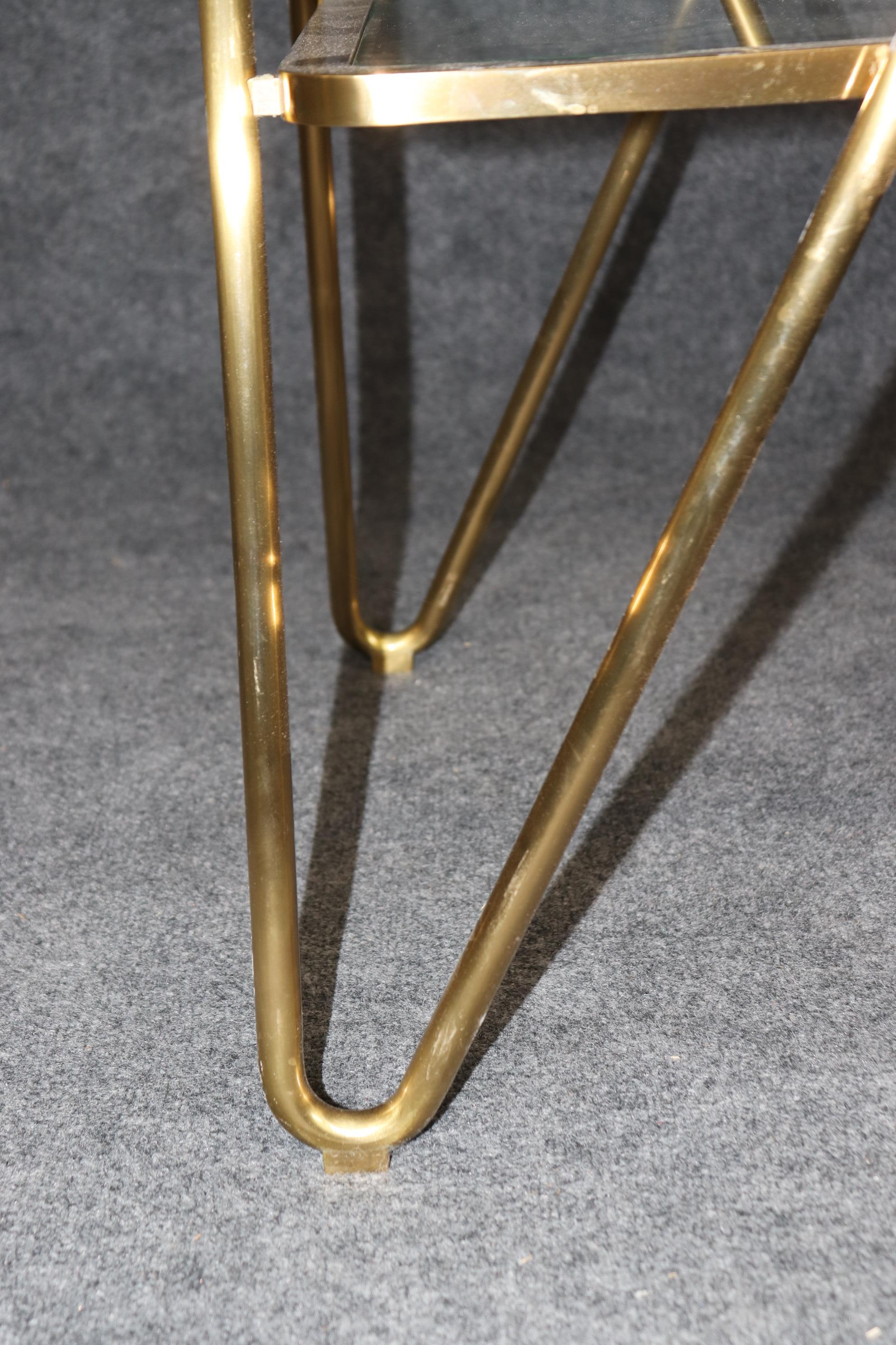 Mid Century Modern Messing und Glas Niedrige Etagere Zwei von Zwei (Ende des 20. Jahrhunderts) im Angebot