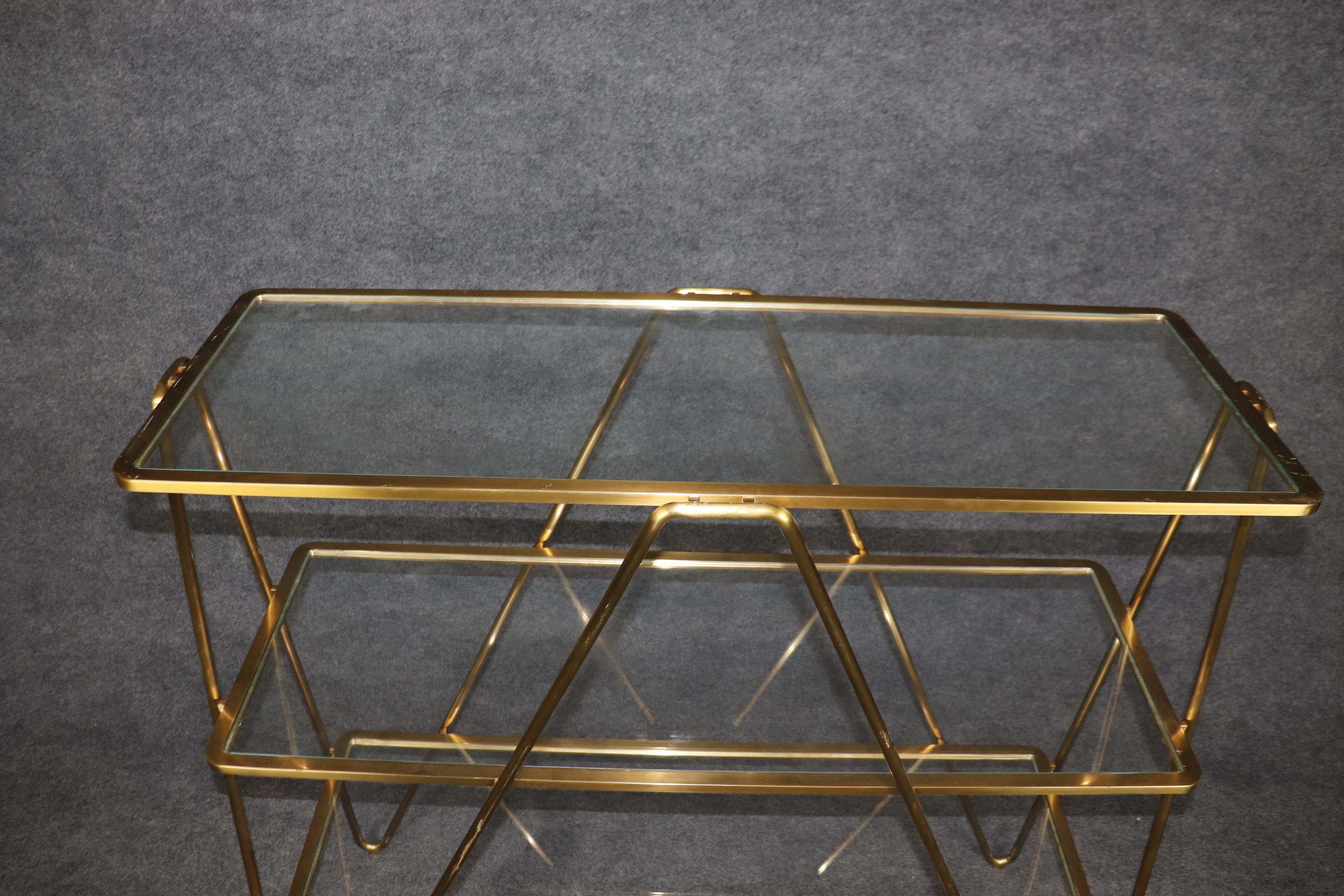 Mid Century Modern Messing und Glas Niedrige Etagere Zwei von Zwei im Angebot 2