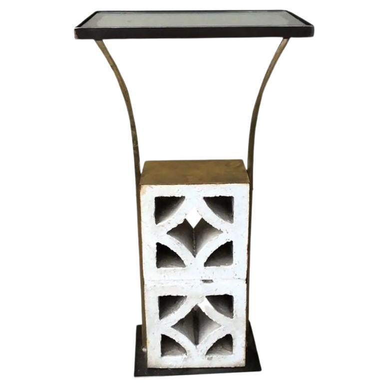 Mid Century Modern Beistelltisch aus Messing und Glas im Angebot