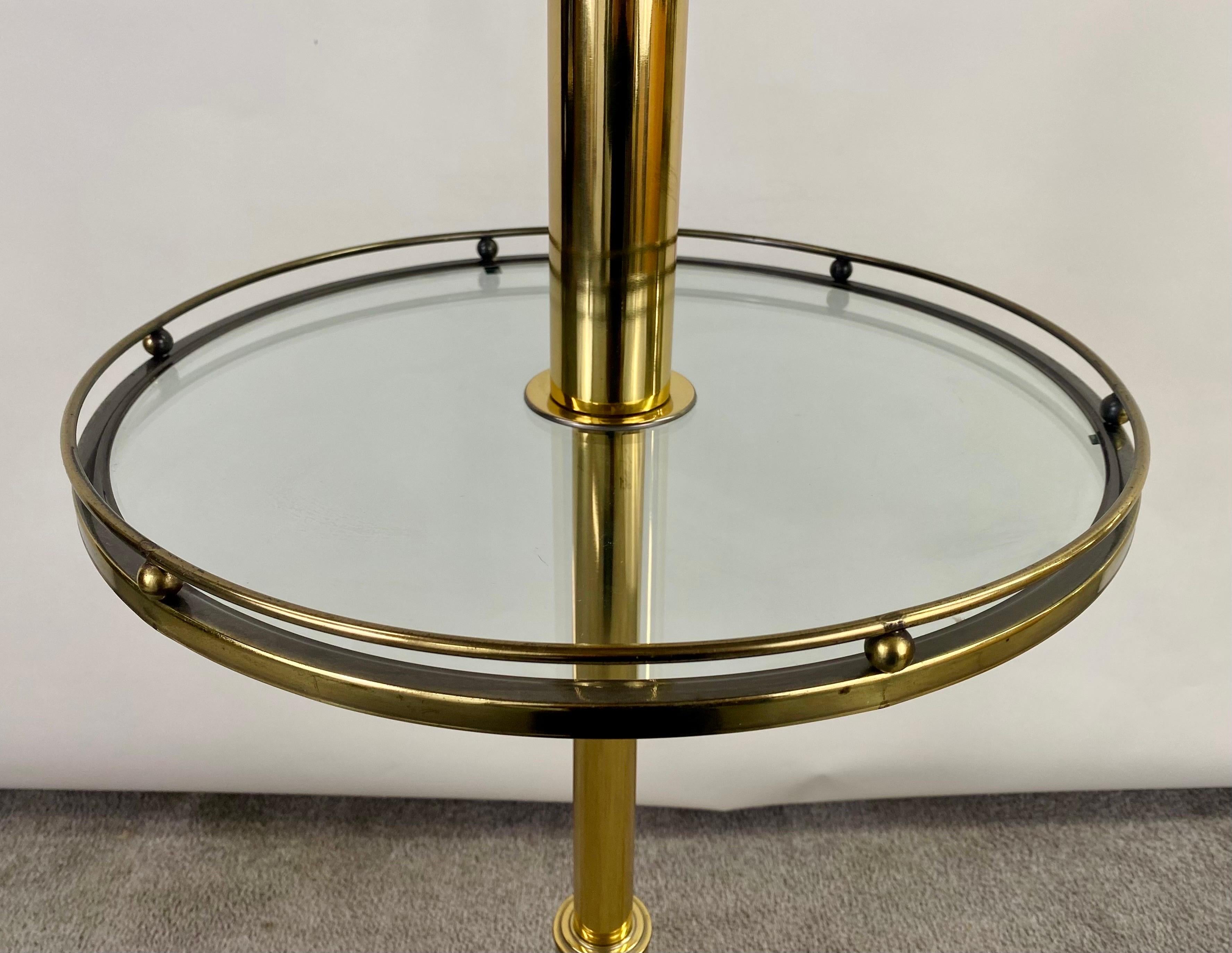 Mid-Century Modern Brass and Glass Table Floor Lamp  In Good Condition For Sale In Plainview, NY
