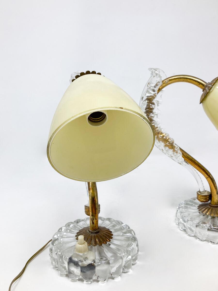 Laiton Lampe de table en laiton et verre, 1950s en vente