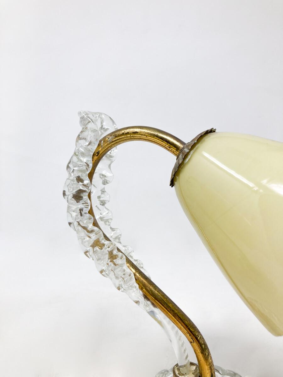 Lampe de table en laiton et verre, 1950s en vente 1