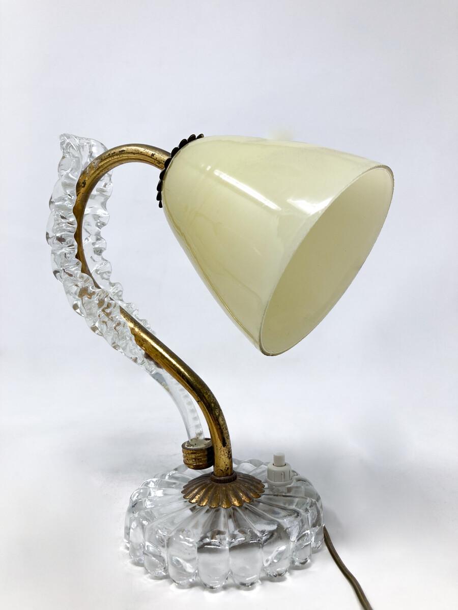 Lampe de table en laiton et verre, 1950s en vente 2