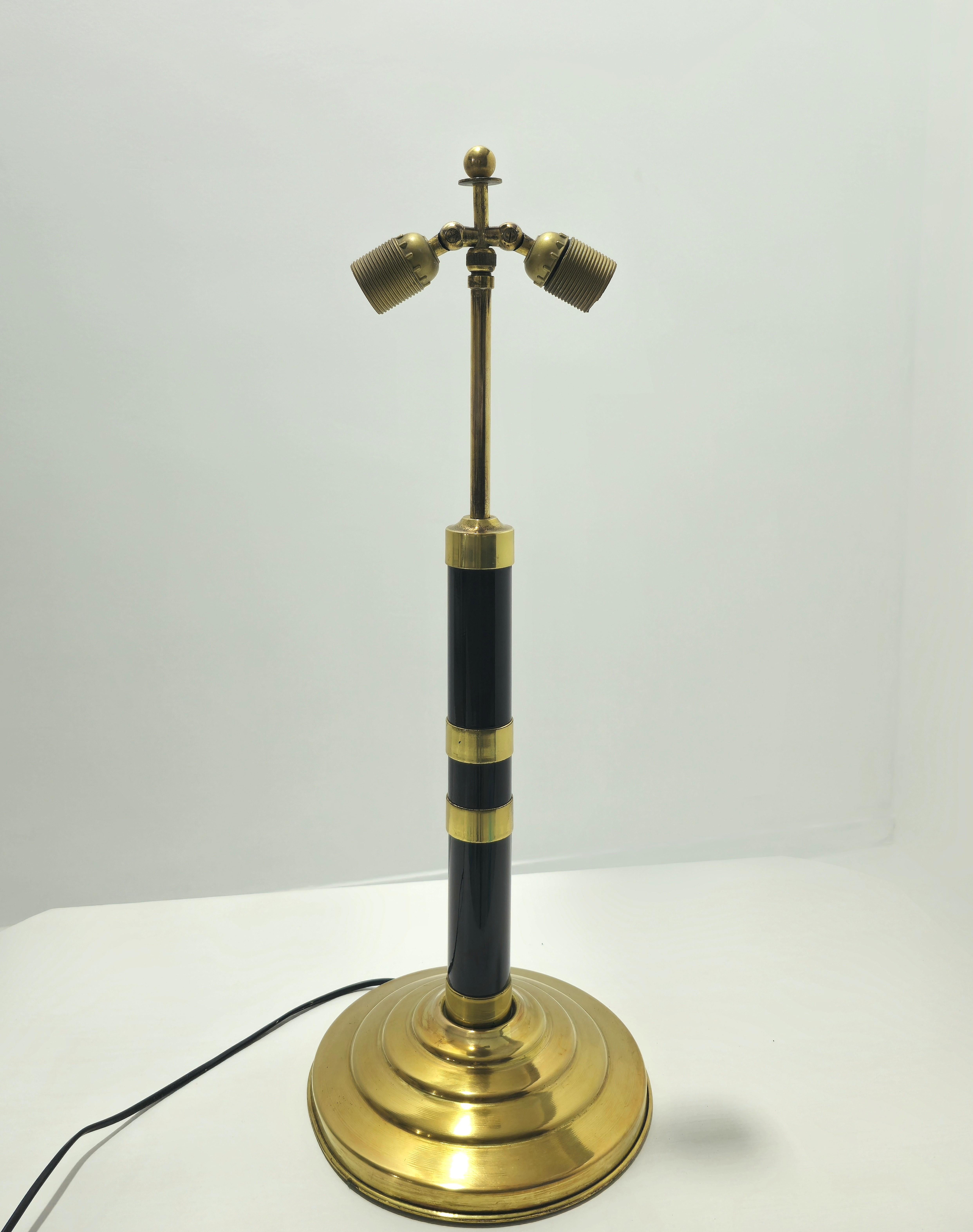 Lampada da tavolo di metà secolo in ottone e vetro regolabile in nero Design/One anni '60 in vendita 3