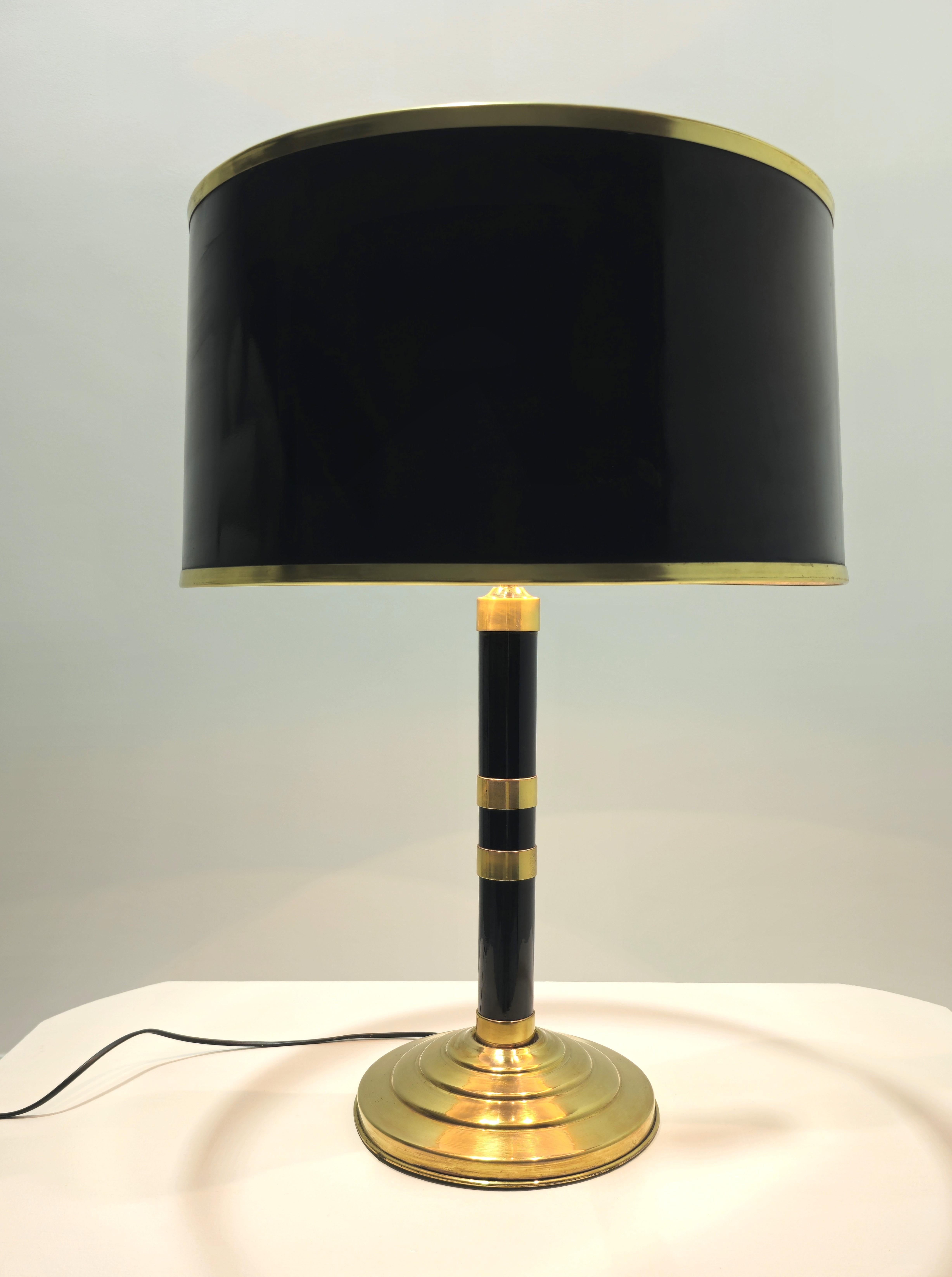 Lampada da tavolo di metà secolo in ottone e vetro regolabile in nero Design/One anni '60 in vendita 8