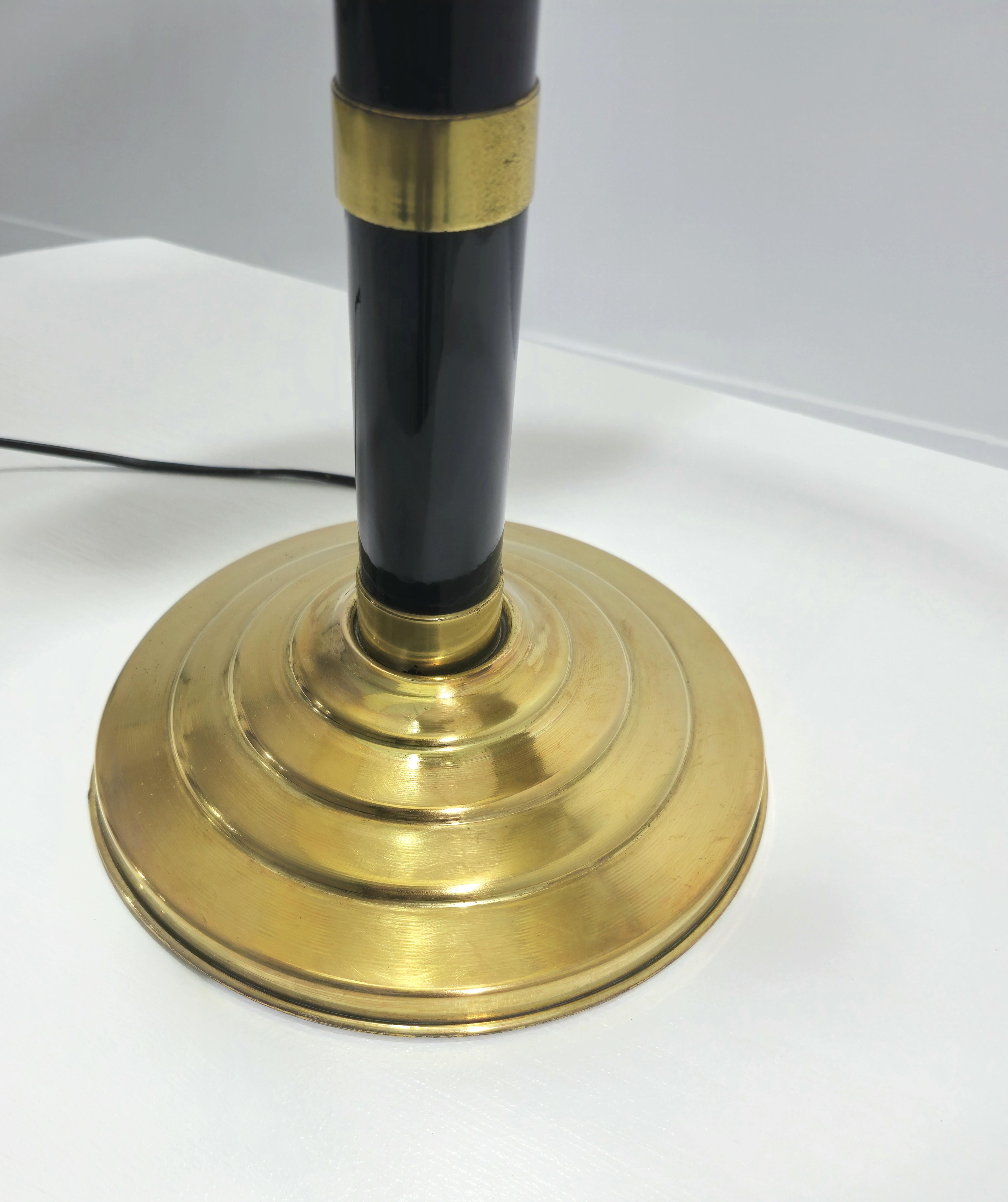 Lampada da tavolo di metà secolo in ottone e vetro regolabile in nero Design/One anni '60 in vendita 1