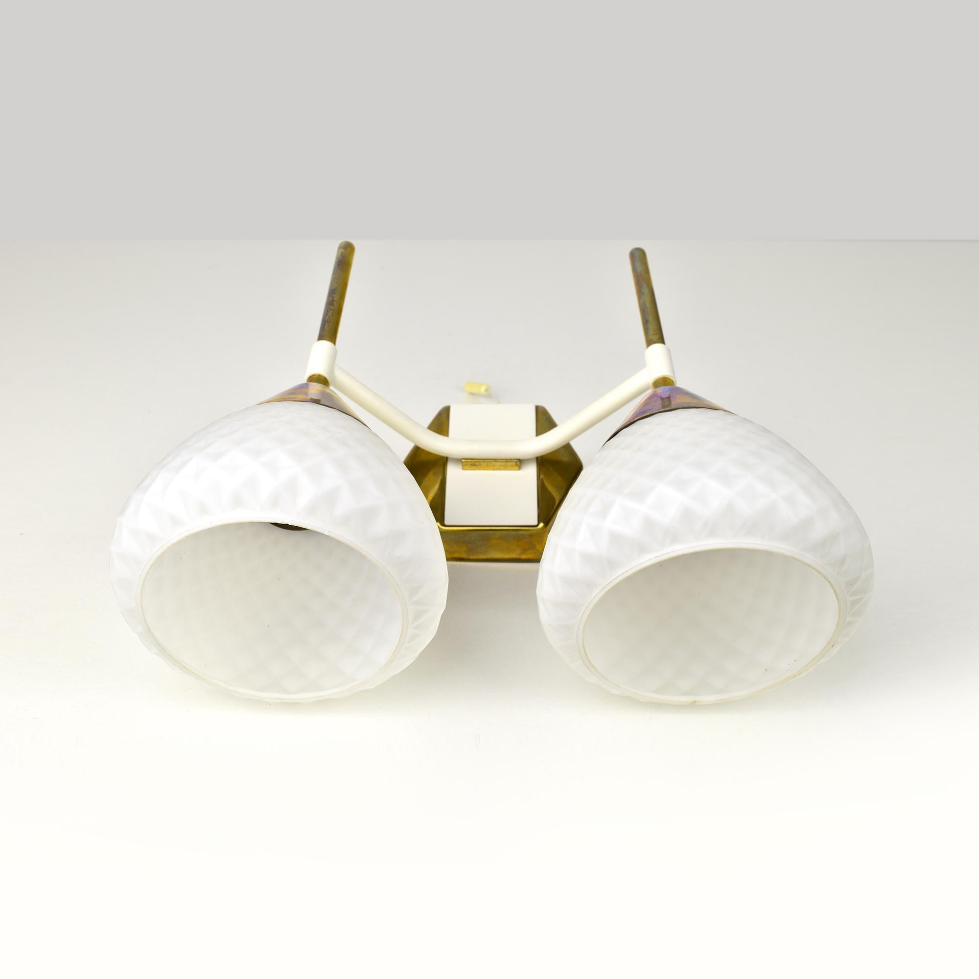 Mid-Century Modern Brass and Glass Wall Sconces with Diamond Pattern Shades For Sale 10