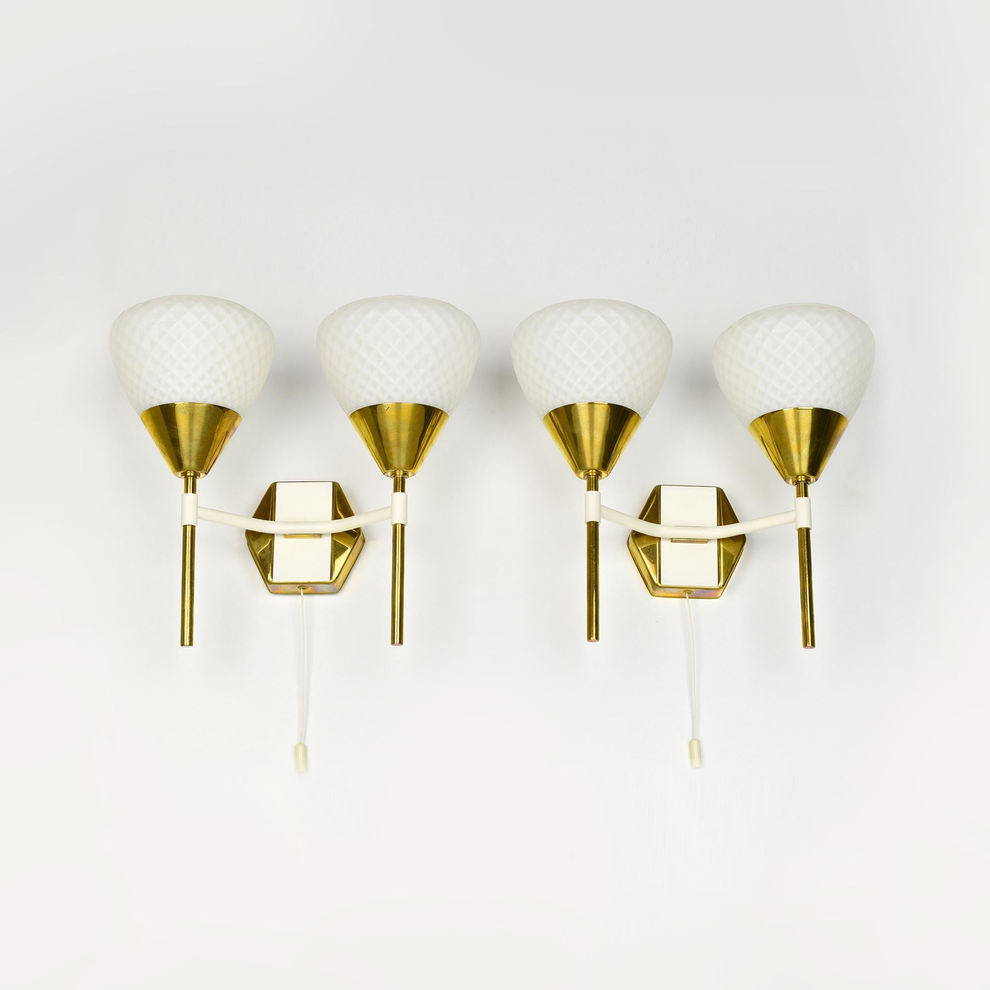 Mid-20th Century Mid-Century Modern Brass and Glass Wall Sconces with Diamond Pattern Shades For Sale