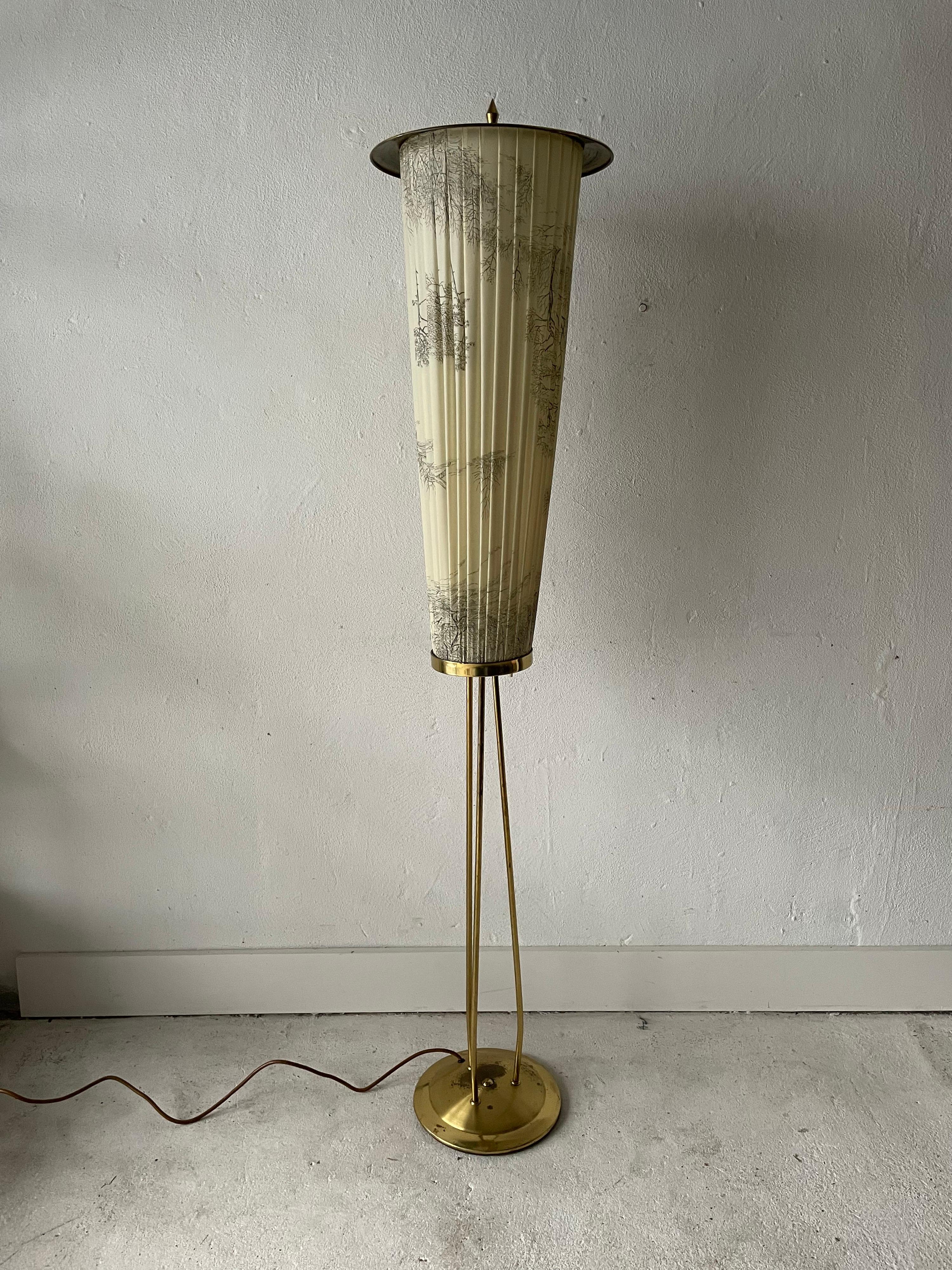 Mid-Century Modern brass and illustrated fabric floor lamp, 1950s, Germany

Lamp is in very good vintage condition.

This lamp works with 2 x E27 light bulb. Max 100W
Wired and suitable to use with 220V and 110V for all