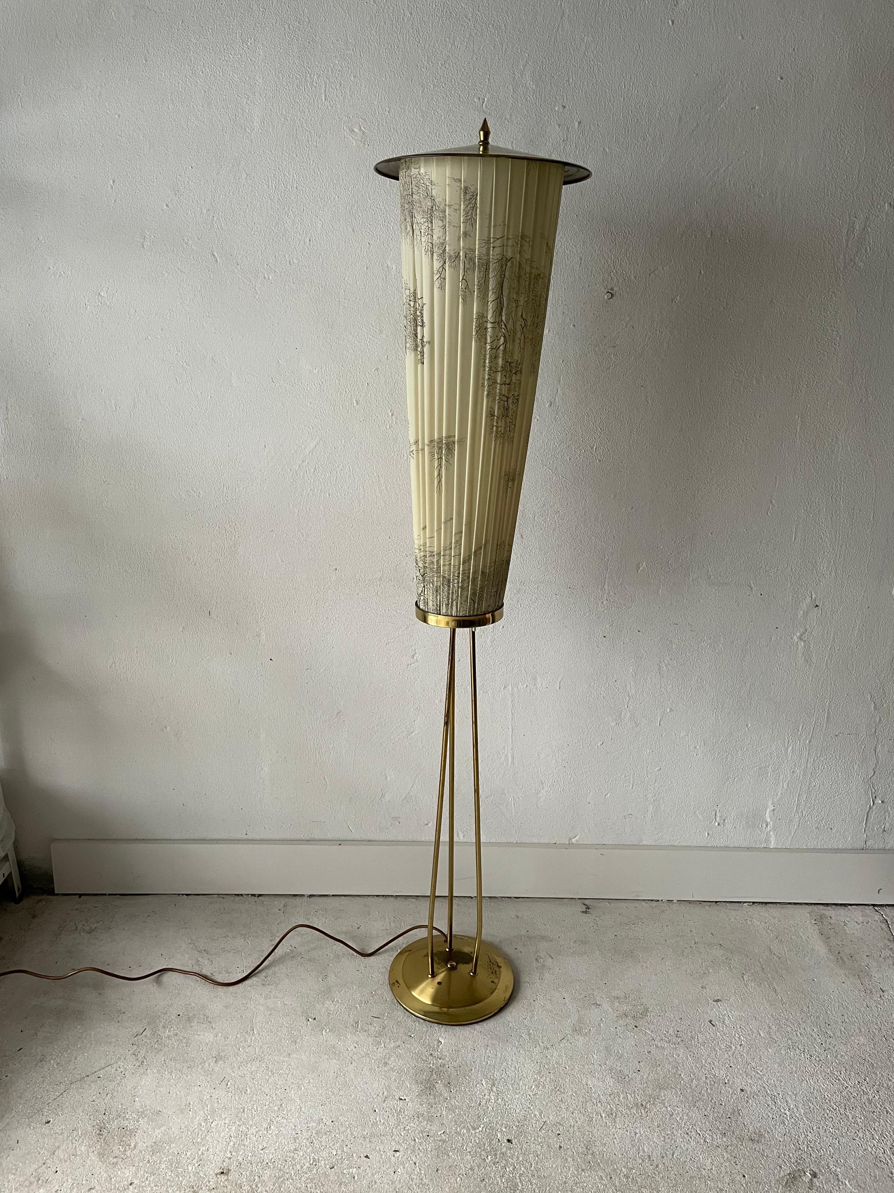 Mid-Century Modern Brass and Illustrated Fabric Floor Lamp, 1950s, Germany In Good Condition For Sale In Hagenbach, DE