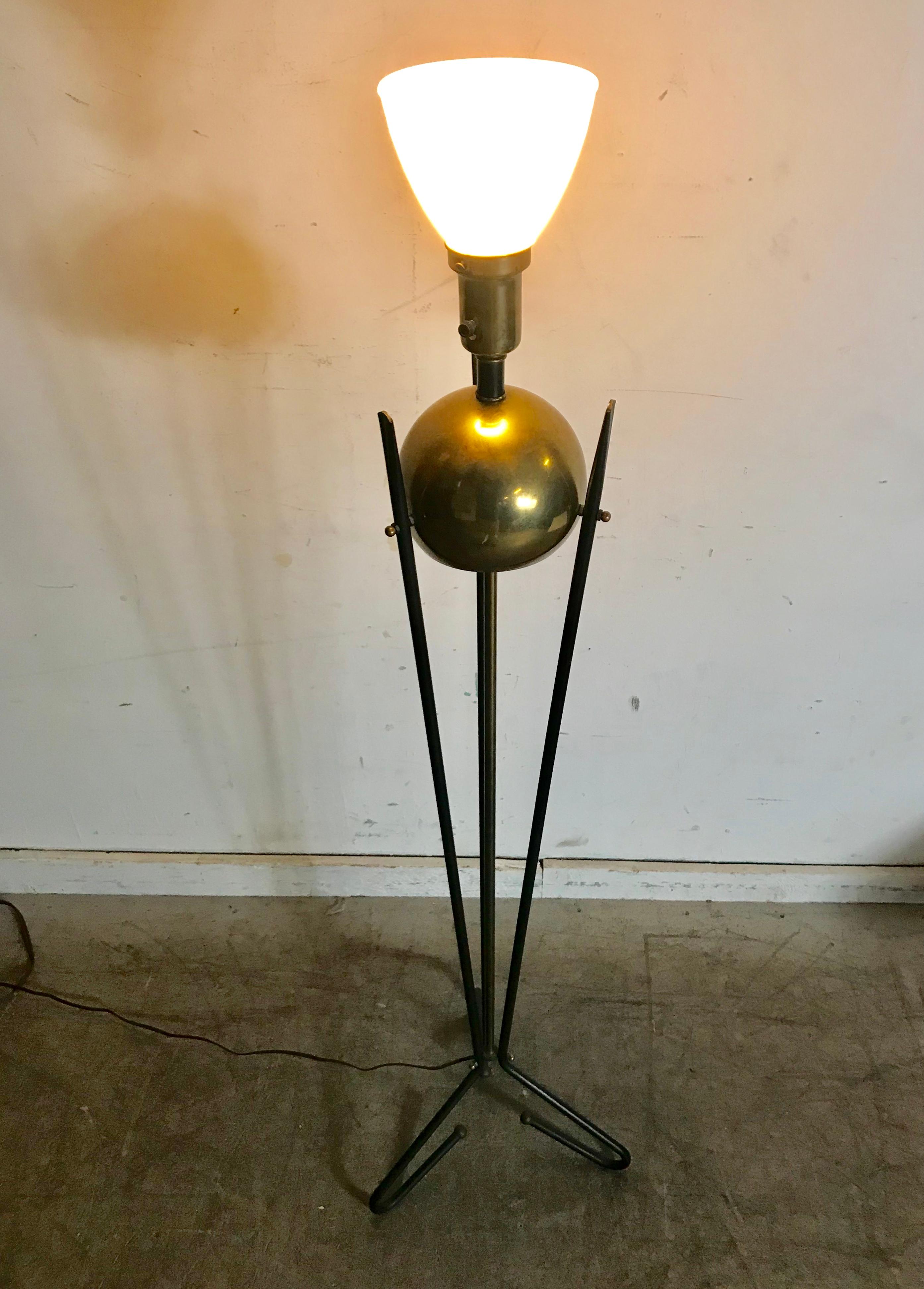 Mid-Century Modern Brass and Iron Floor Lamp, Gerald Thurston for Lightolier In Good Condition In Buffalo, NY