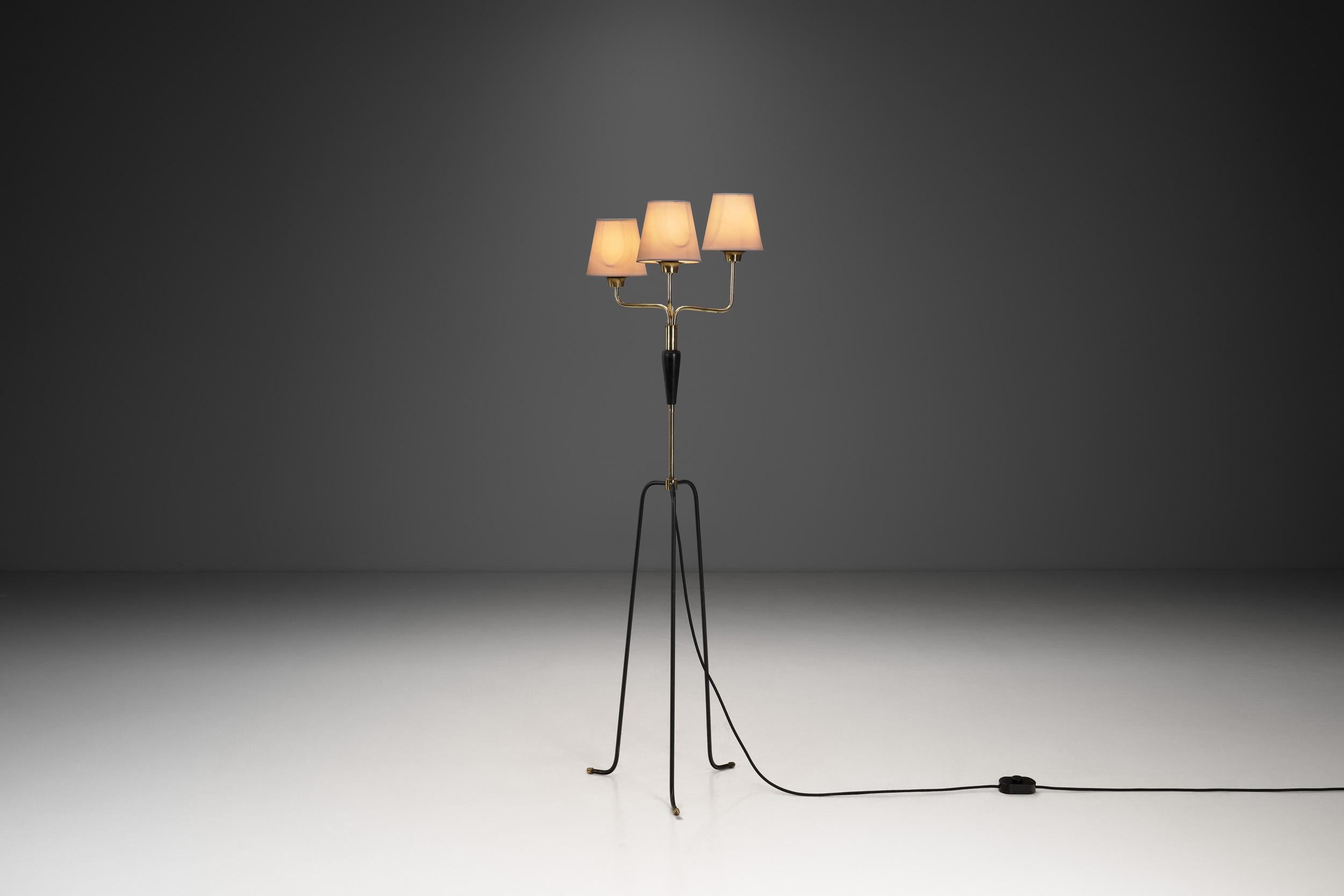 Mid-Century Modern Brass and Lacquered Metal Floor Lamp, Sweden 1950s In Good Condition In Utrecht, NL
