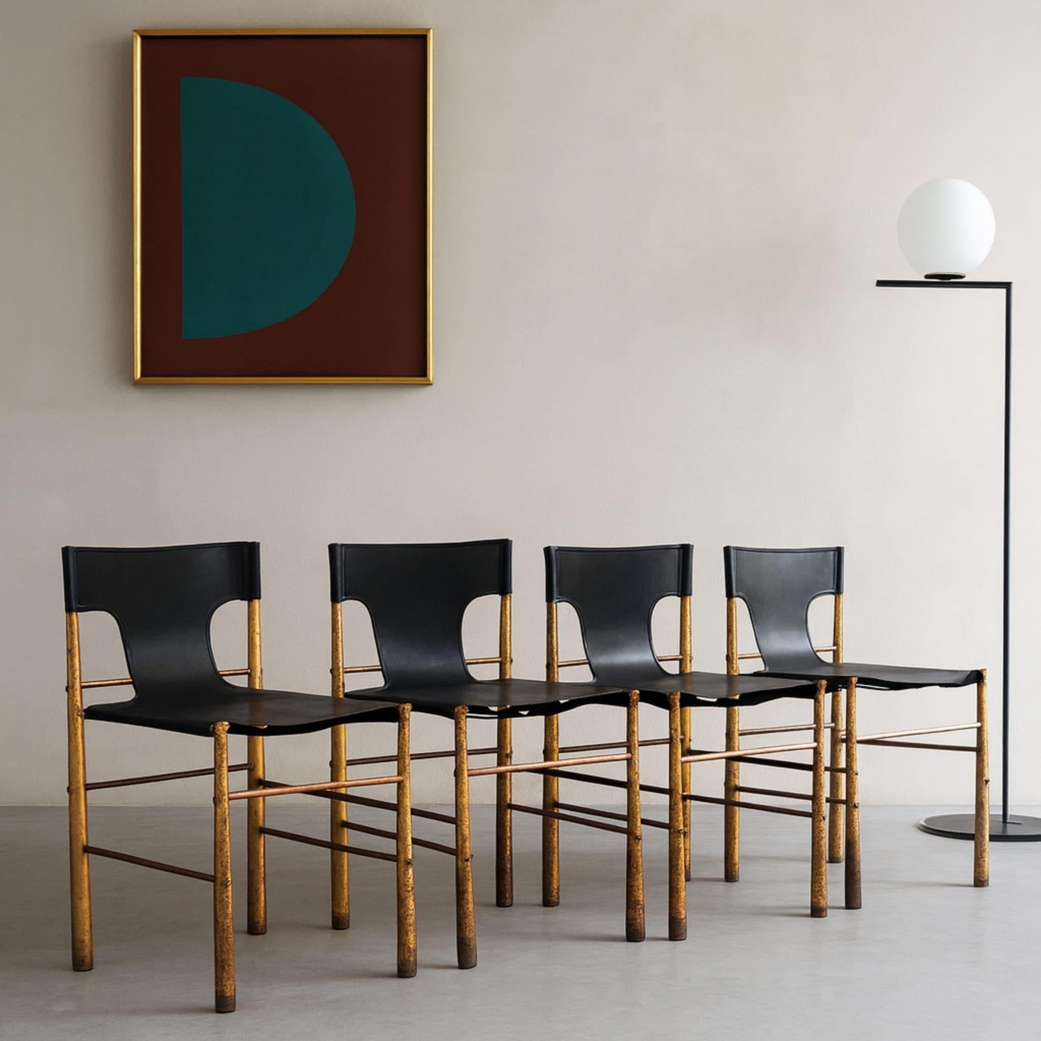 Set di quattro sedie italiane degli anni '70 nello stile di Frigerio, un raffinato esempio di design Mid-Century Modern.

La struttura è realizzata in ottone con la sua patina originale, che conferisce a ogni sedia un carattere autentico e unico. La