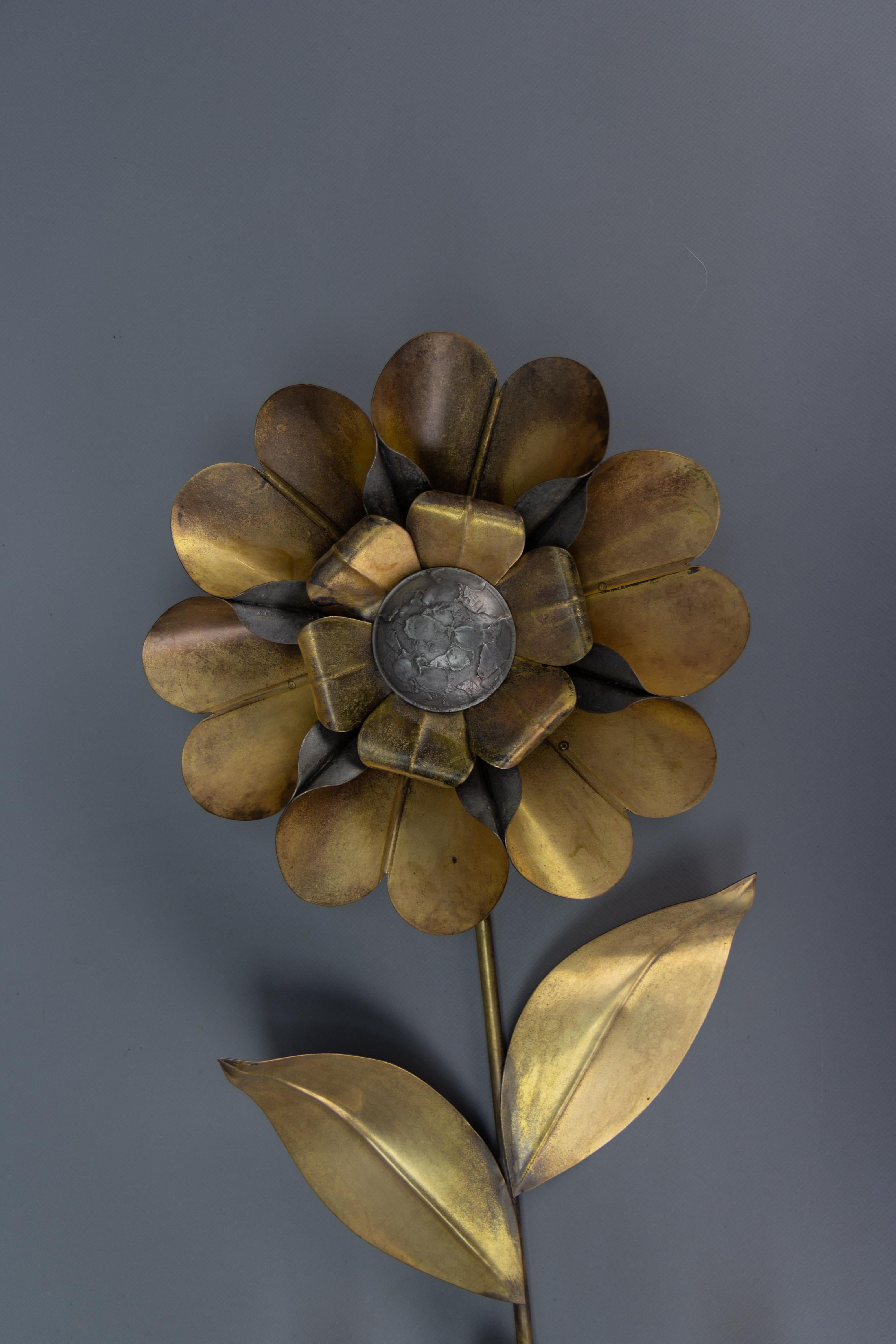 Mid-Century Modern Brass and Metal Flower-Shaped Twin Arm Sconce, France, 1950s For Sale 5