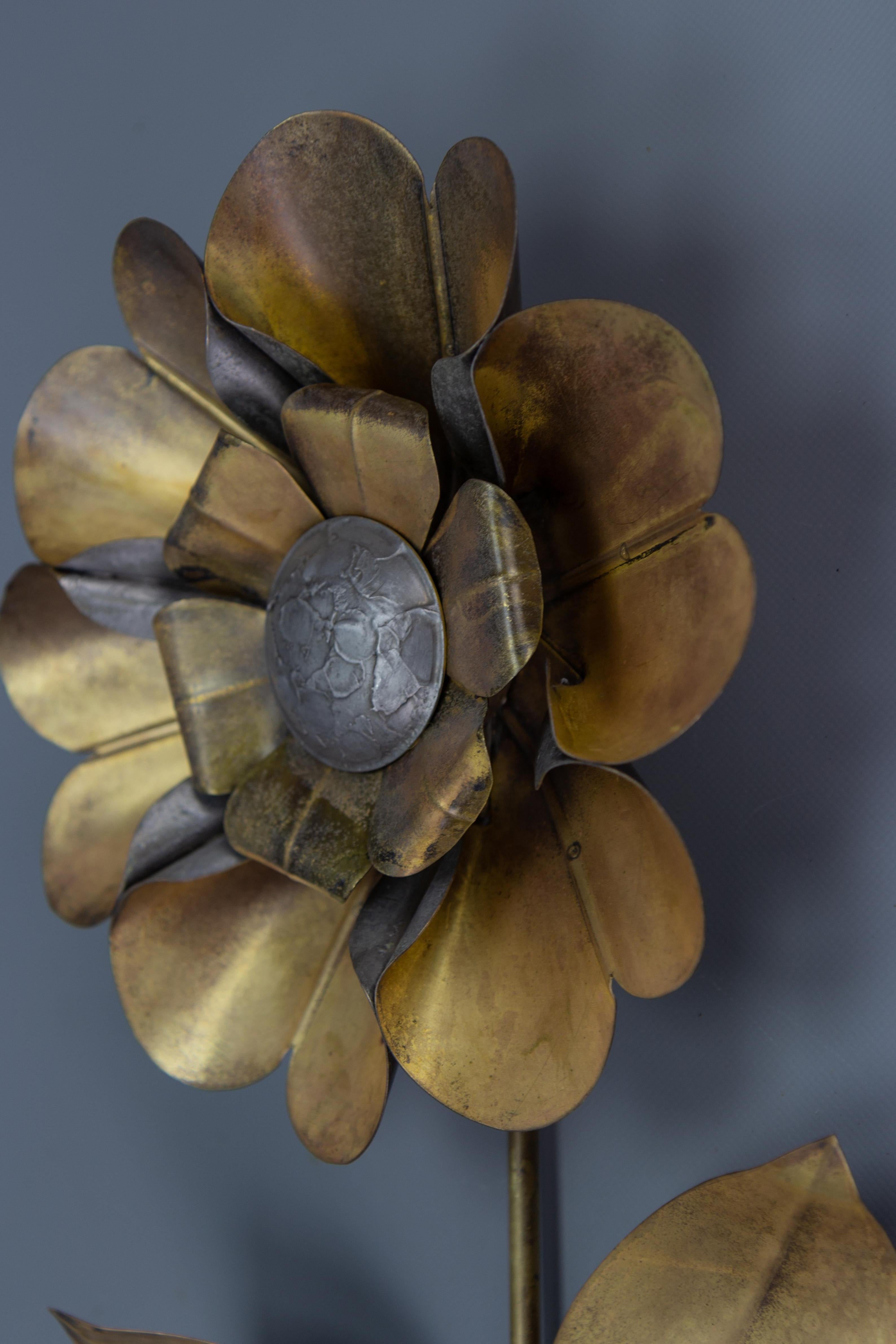 Mid-Century Modern Brass and Metal Flower-Shaped Twin Arm Sconce, France, 1950s For Sale 6
