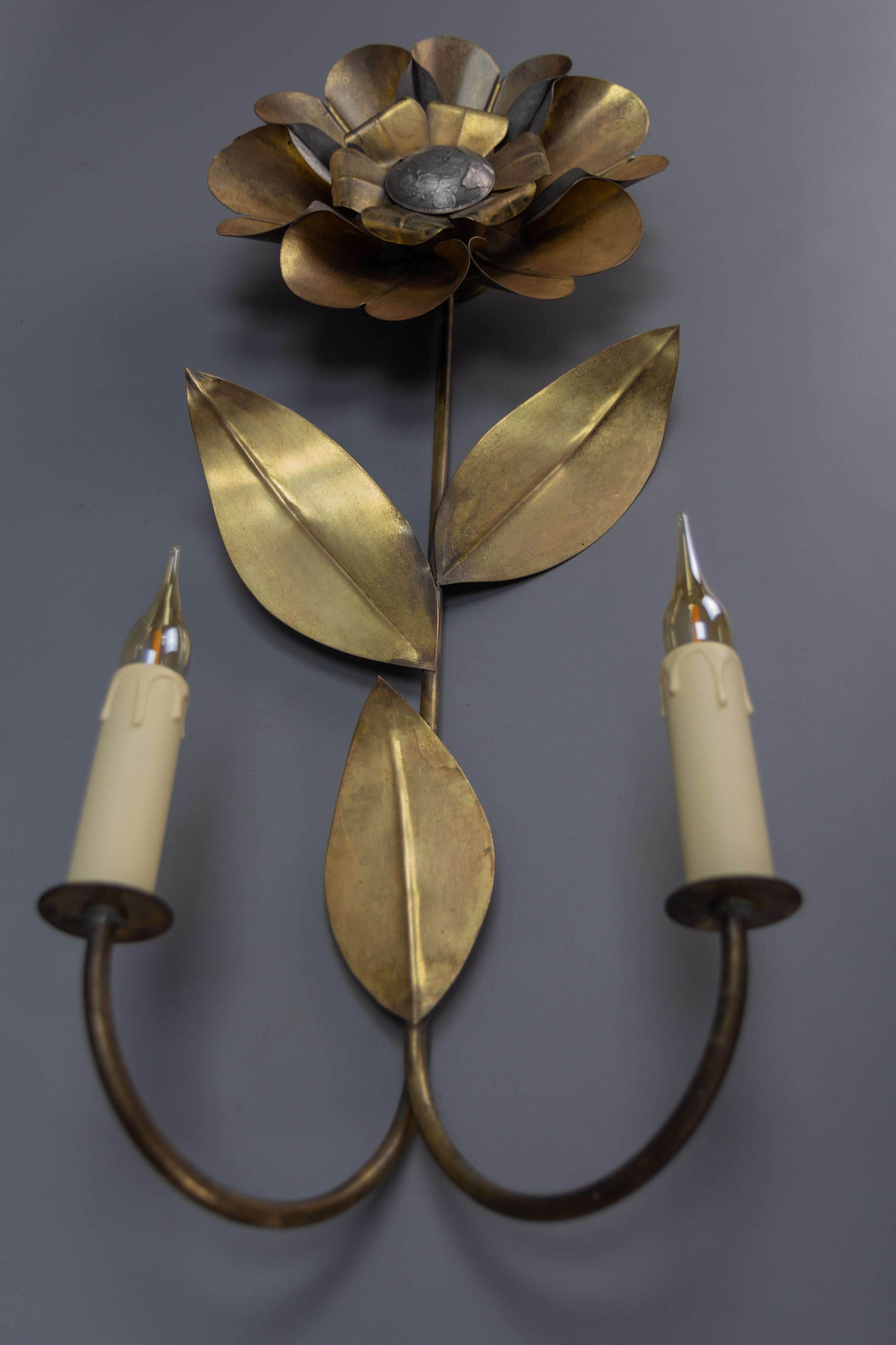 Mid-Century Modern Brass and Metal Flower-Shaped Twin Arm Sconce, France, 1950s For Sale 8