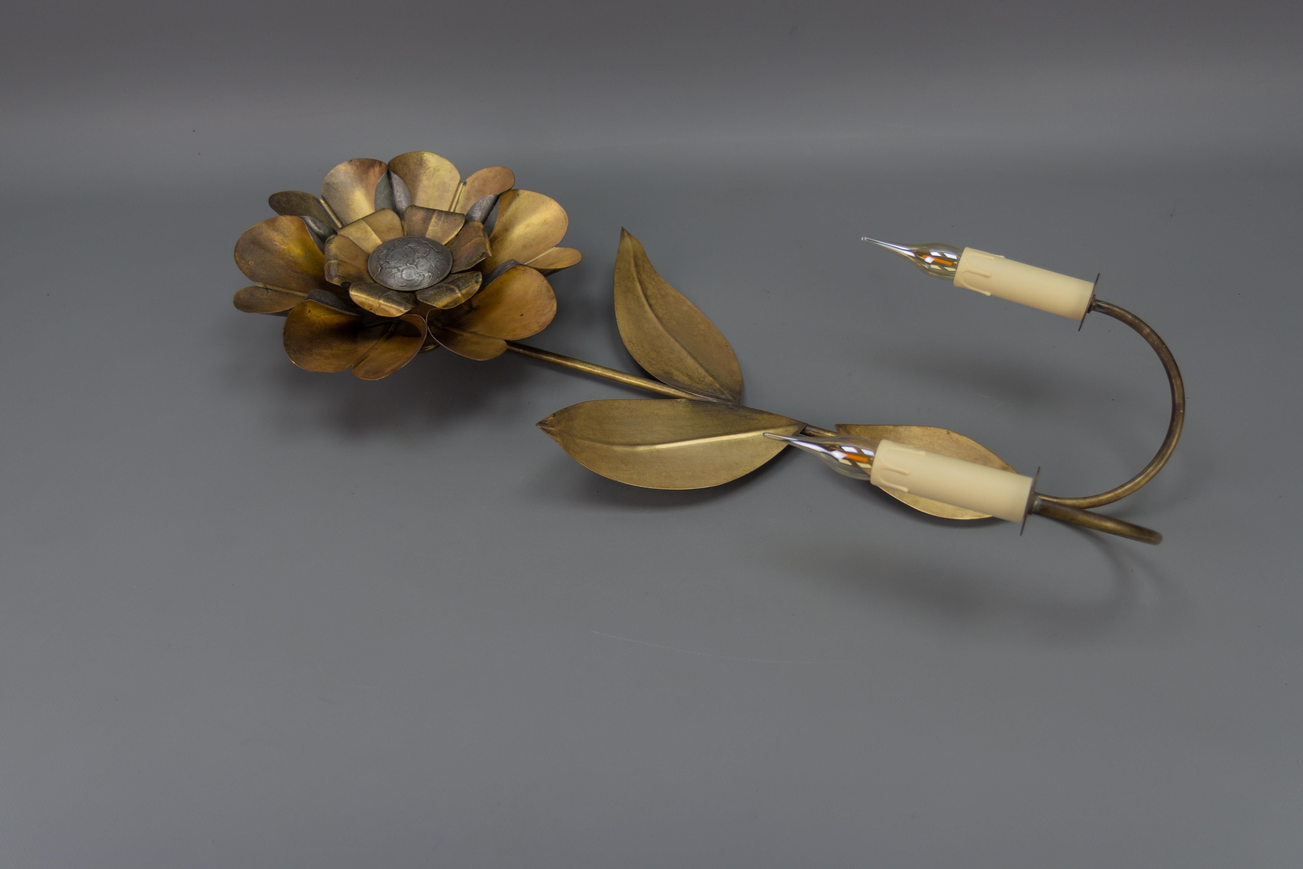 Mid-Century Modern Brass and Metal Flower-Shaped Twin Arm Sconce, France, 1950s For Sale 9
