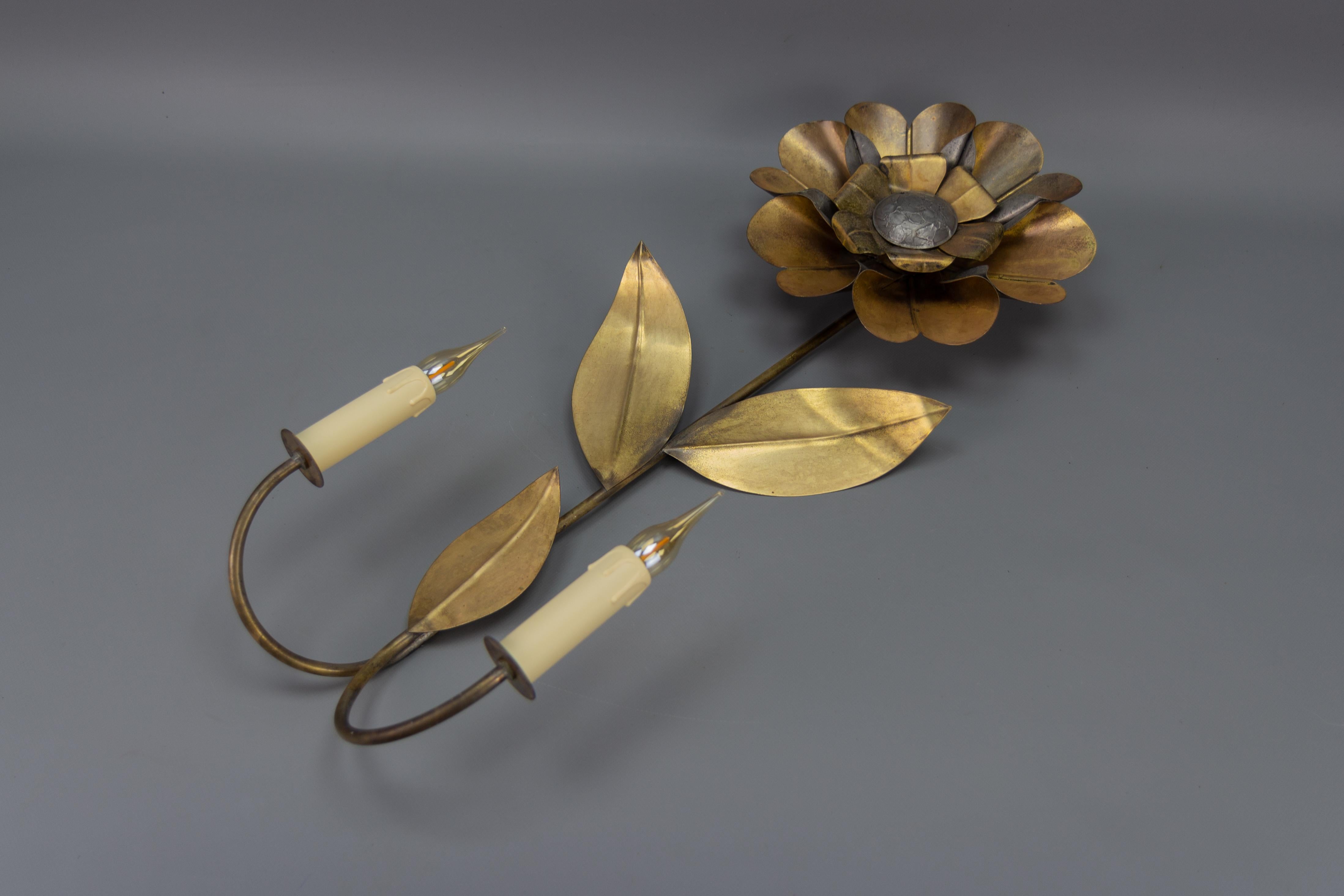 Mid-Century Modern Brass and Metal Flower-Shaped Twin Arm Sconce, France, 1950s For Sale 10