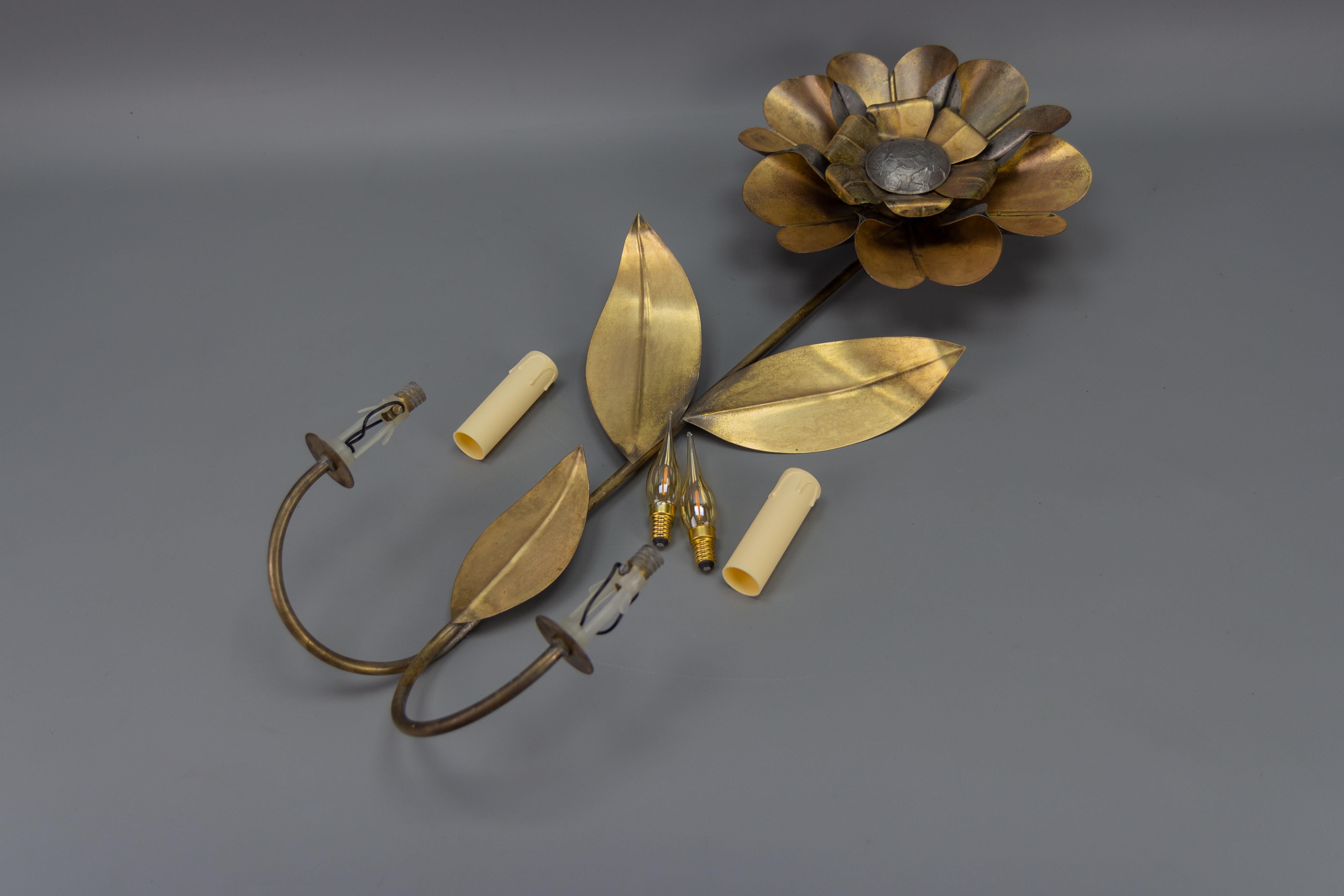 Mid-Century Modern Brass and Metal Flower-Shaped Twin Arm Sconce, France, 1950s For Sale 11