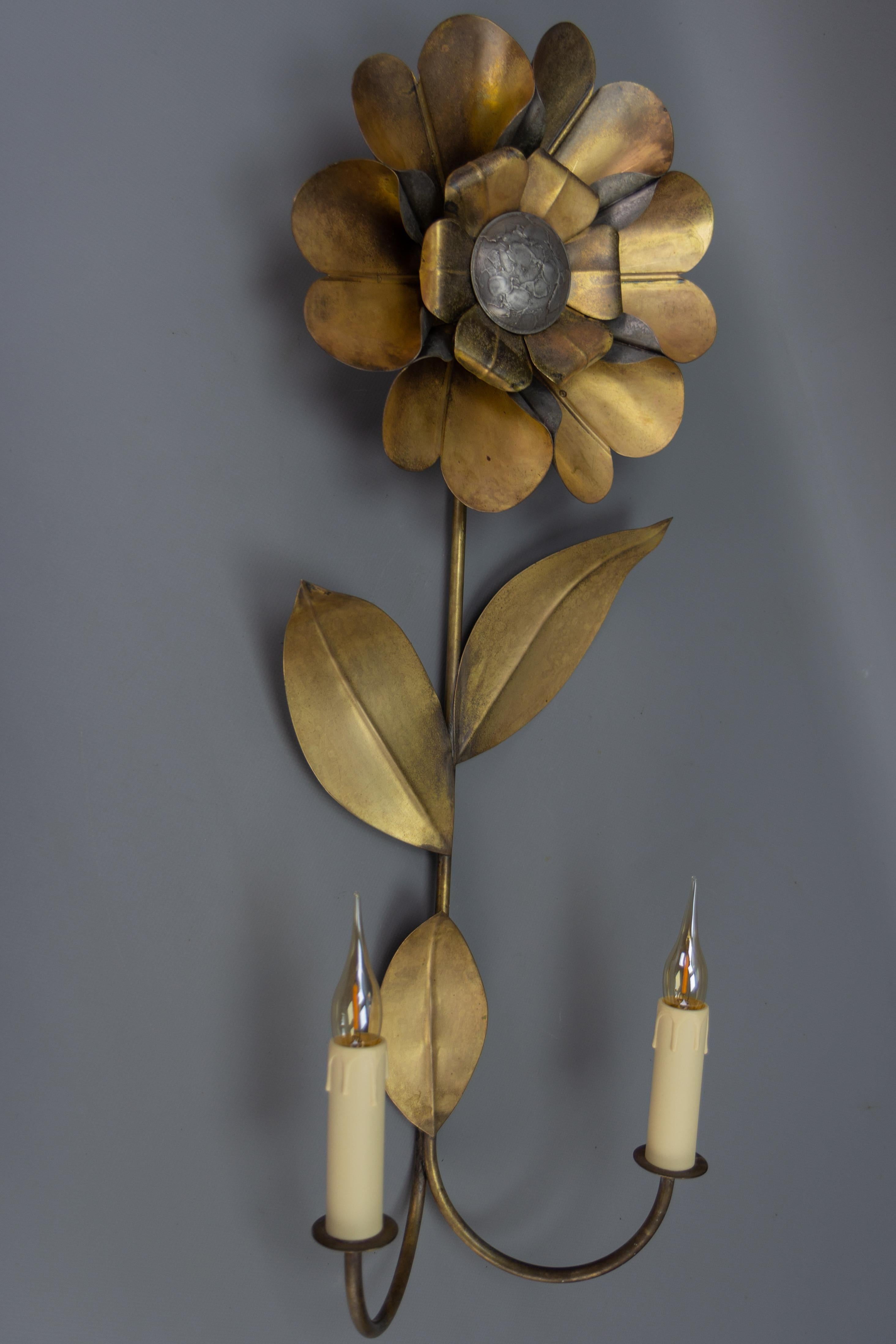 Mid-Century Modern Brass and Metal Flower-Shaped Twin Arm Sconce, France, 1950s For Sale 2