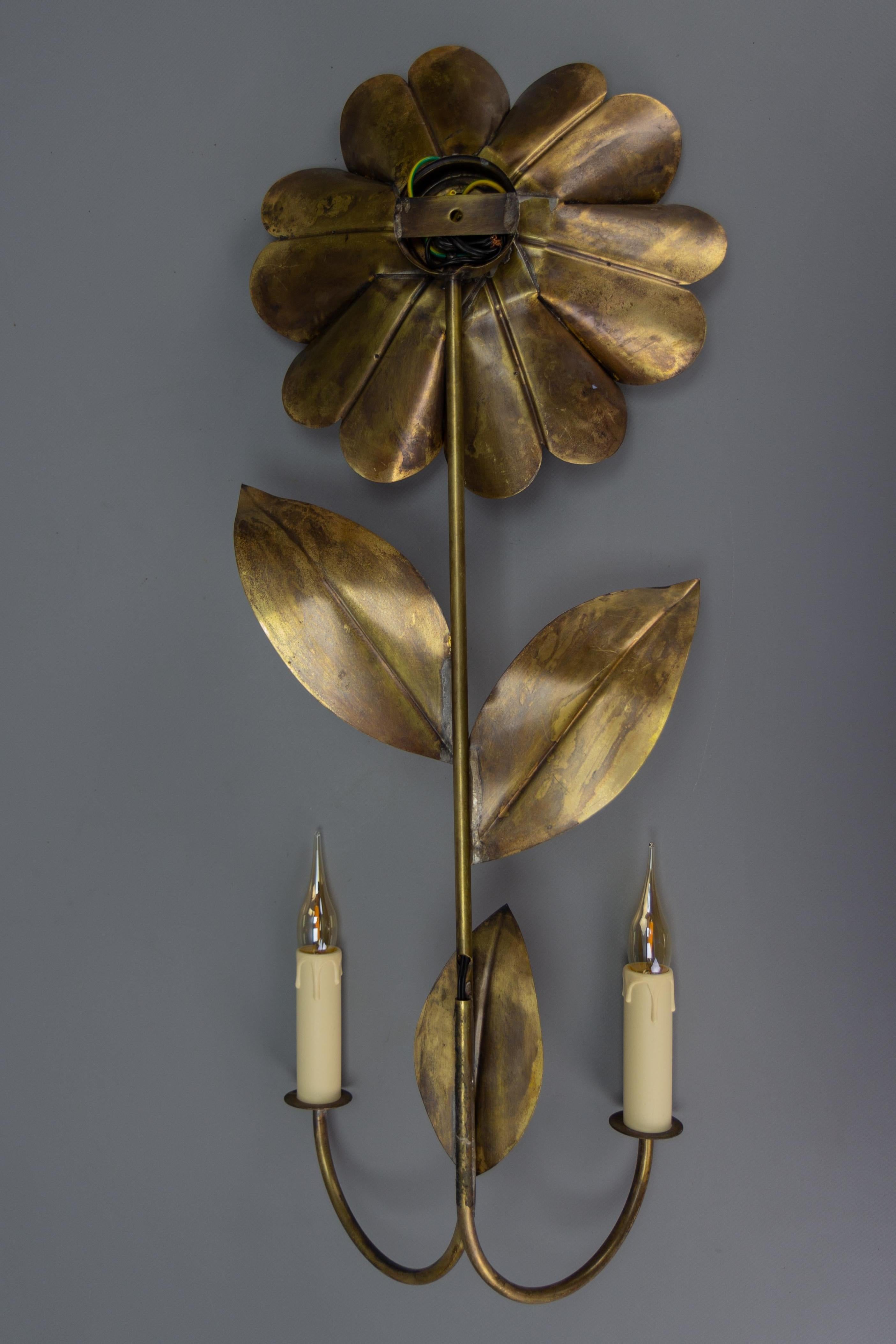 Mid-Century Modern Brass and Metal Flower-Shaped Twin Arm Sconce, France, 1950s For Sale 3