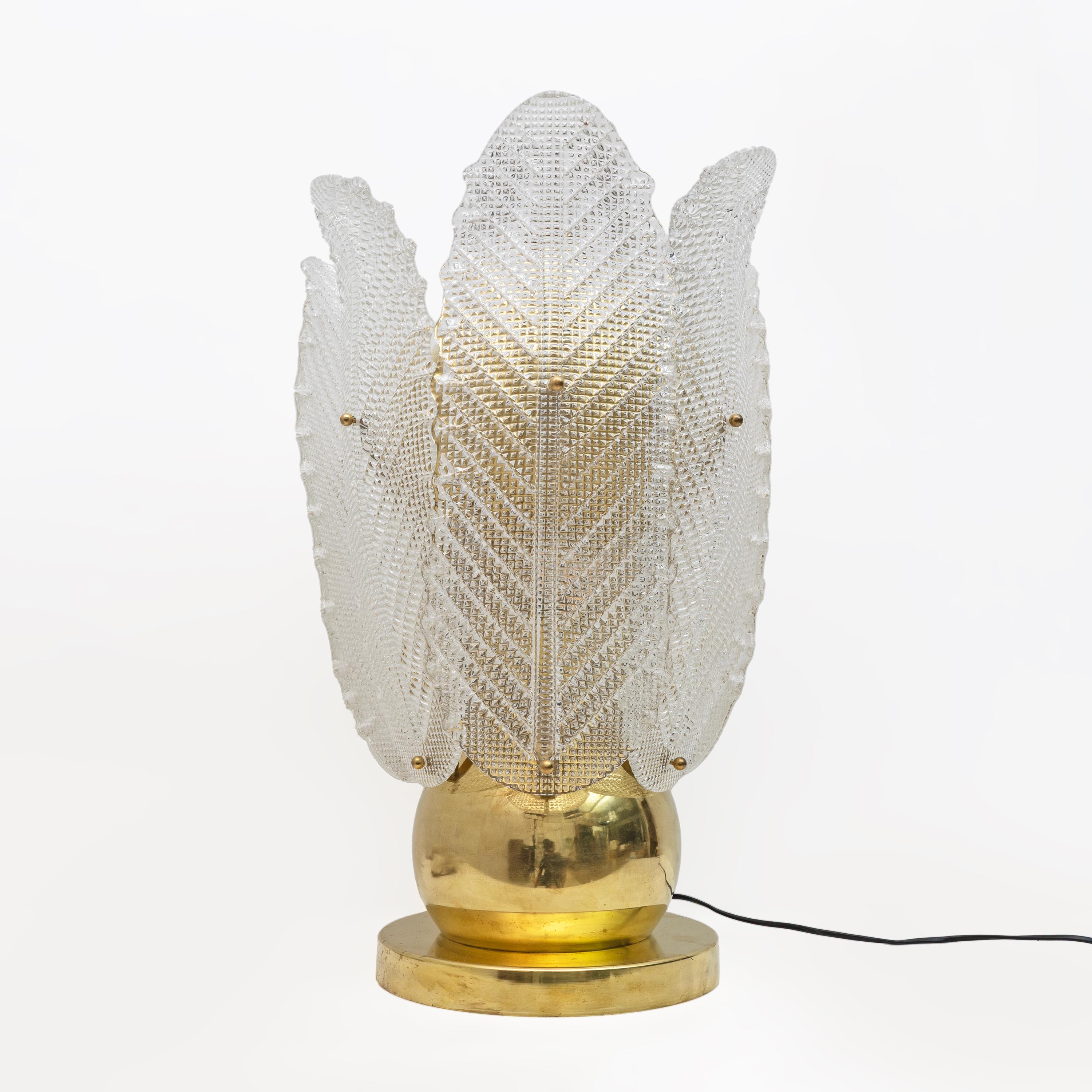 Large table lamp produced by Mazzega in the 70s. Composed of six large leaves in Murano Graniglia glass, with a supporting structure in brass. It is equipped with 4 lamp holders and has been rewired according to European and US standards.