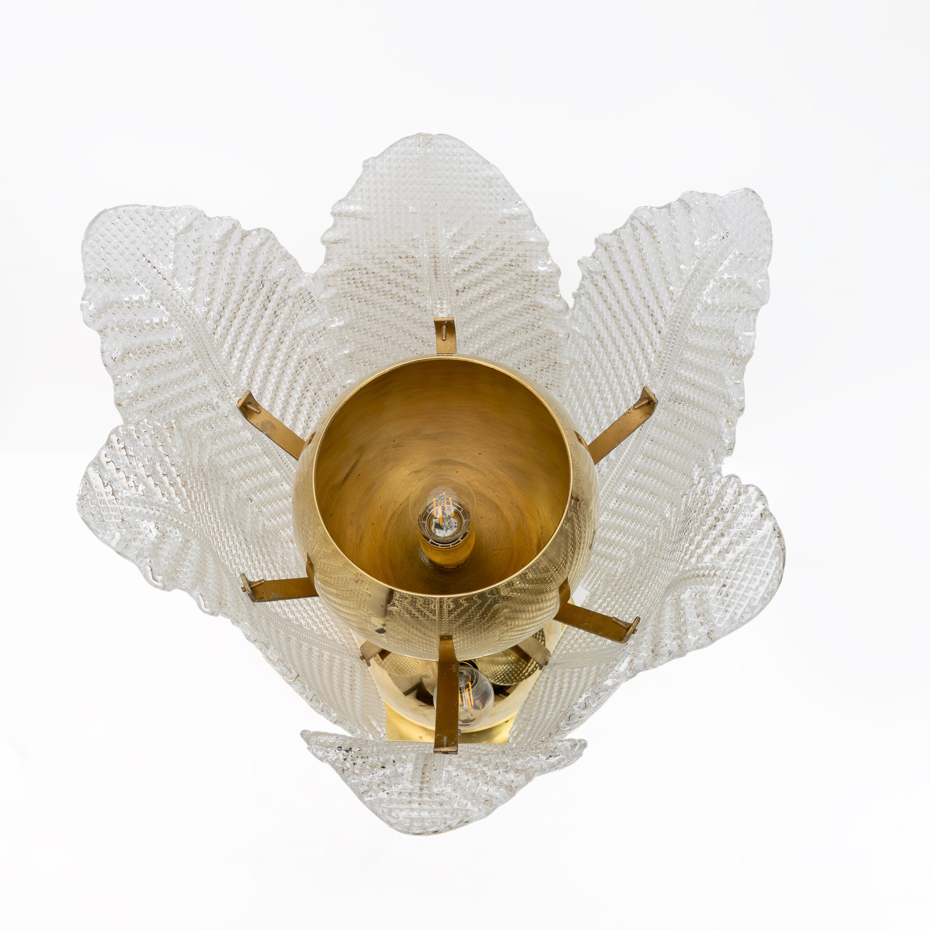 Mid-century Modern Brass and Murano Glass Big Table Lamp by Mazzega In Good Condition For Sale In Puglia, Puglia