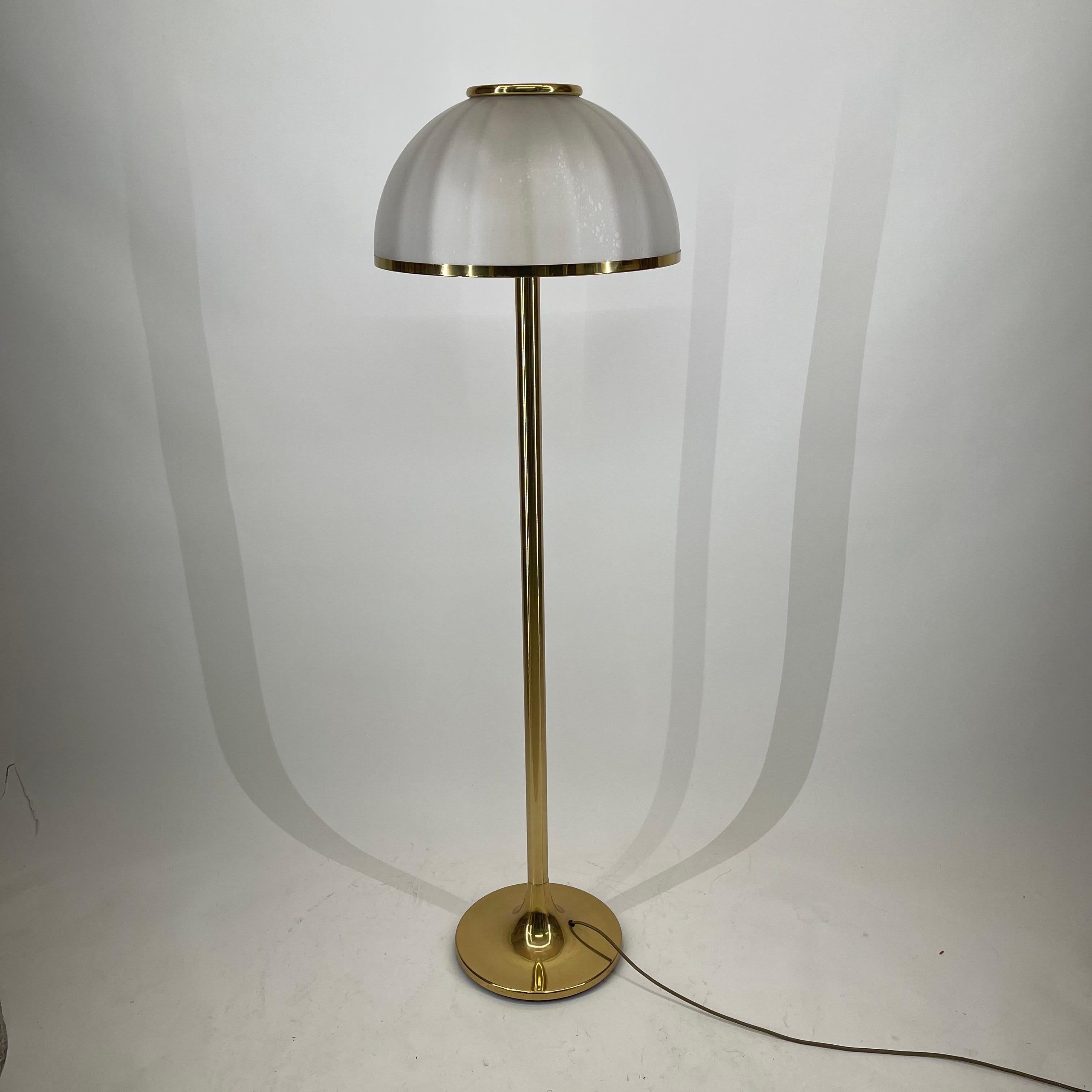 Mid-Century Modern Brass and Mushroom Floor Lamp by Fabbiani, Italy 1976  In Good Condition In Vienna, AT