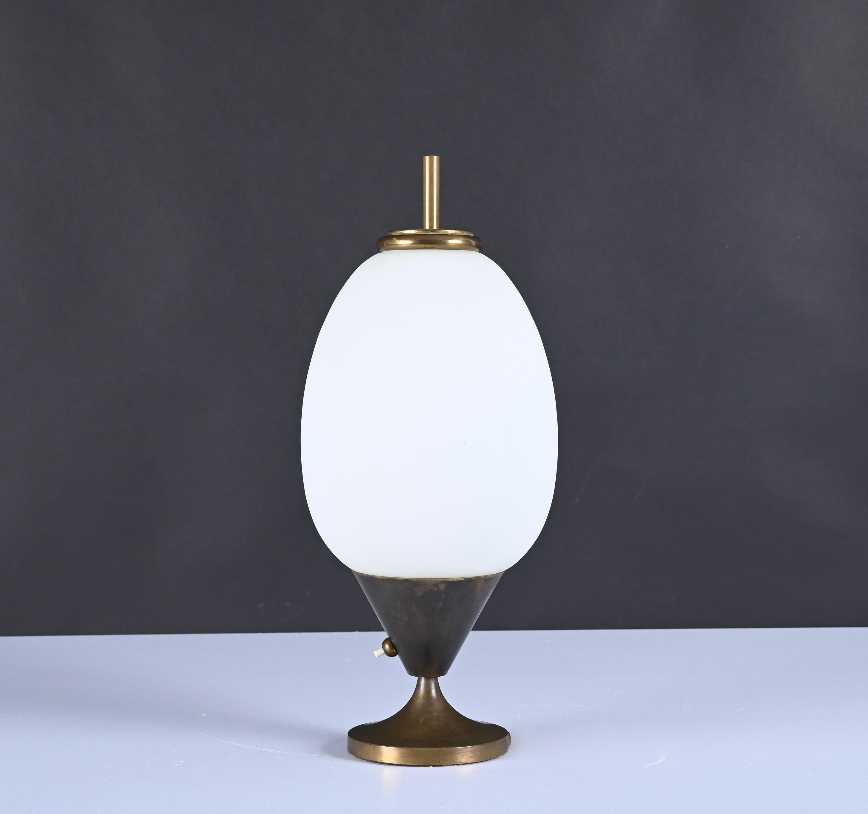 Mid-Century Modern Brass and Opaline Glass Egg-Shaped Italian Table Lamp, 1950s For Sale 5