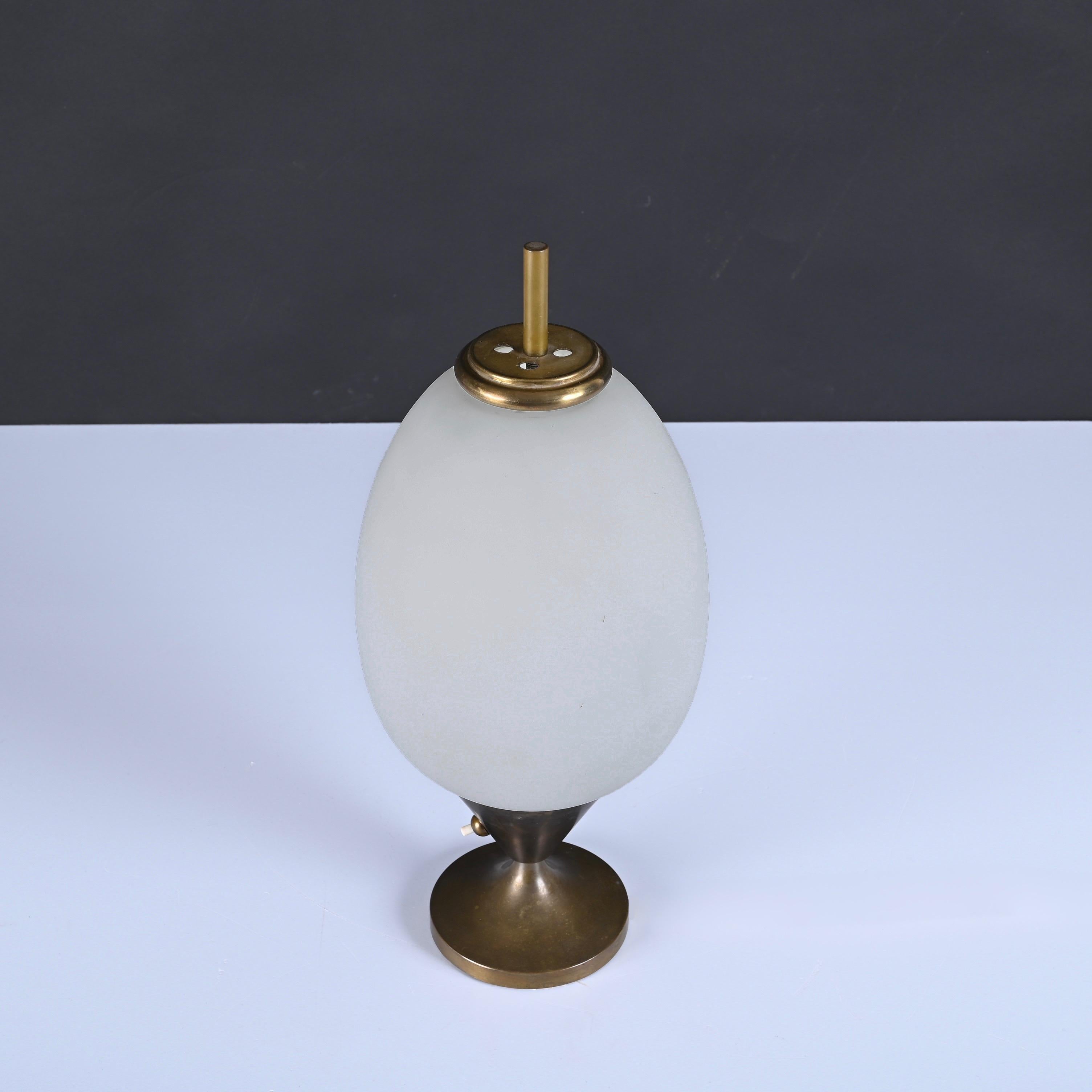 Mid-Century Modern Brass and Opaline Glass Egg-Shaped Italian Table Lamp, 1950s For Sale 7