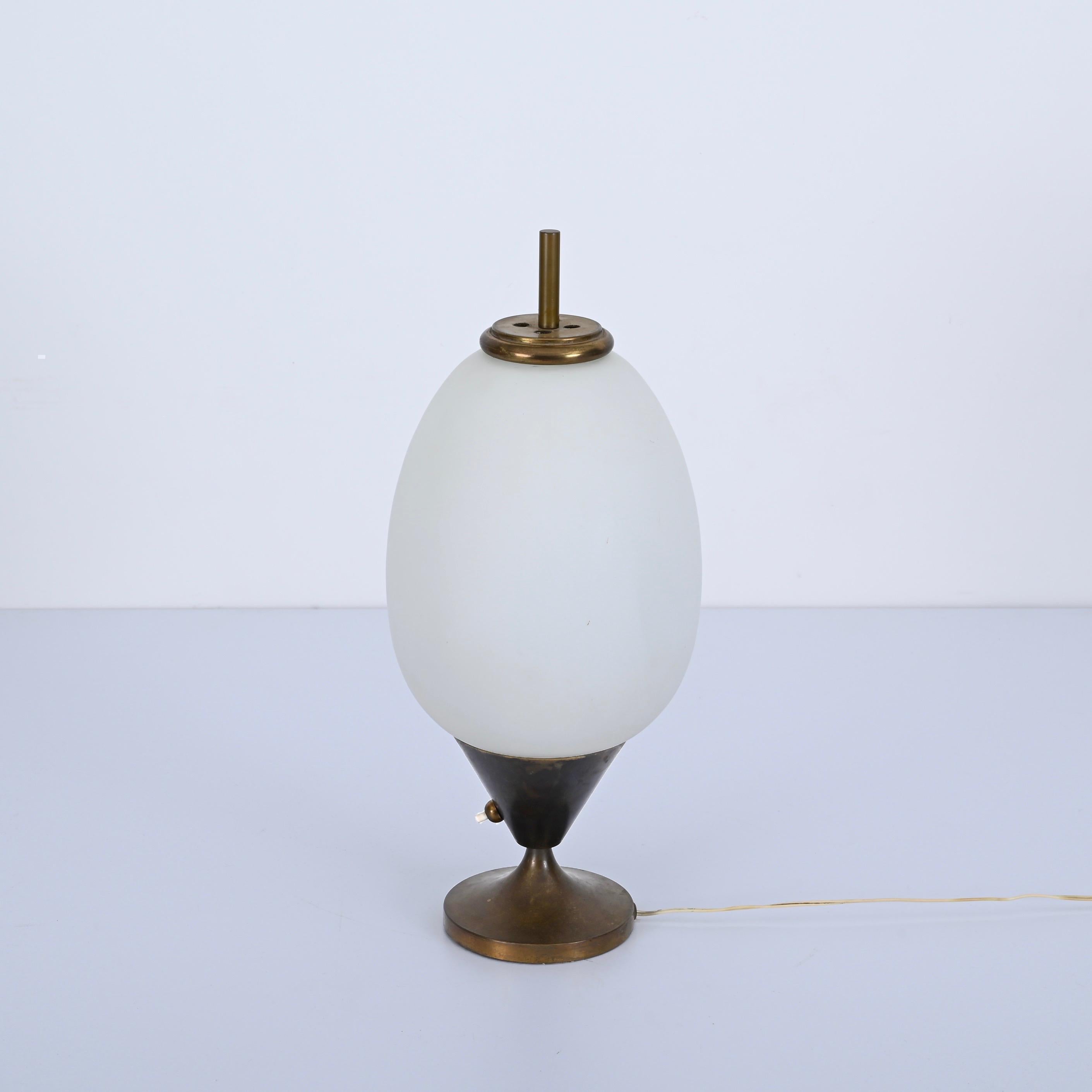 Mid-Century Modern Brass and Opaline Glass Egg-Shaped Italian Table Lamp, 1950s For Sale 8