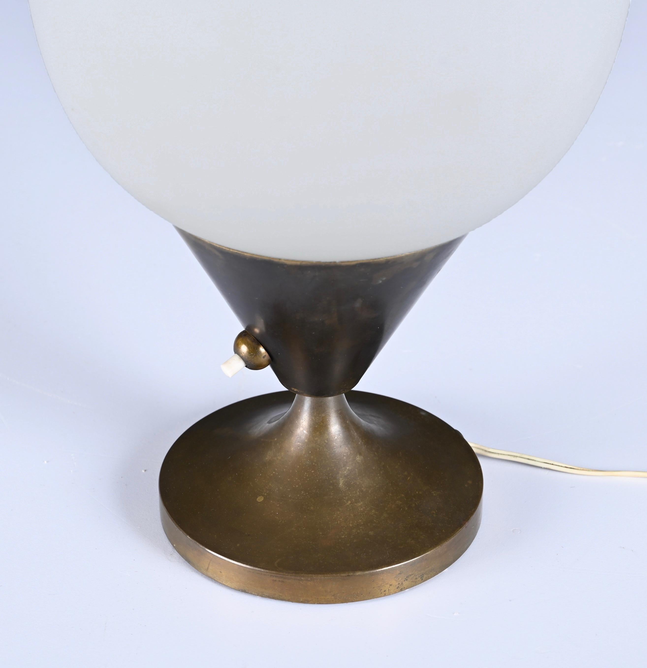 Mid-Century Modern Brass and Opaline Glass Egg-Shaped Italian Table Lamp, 1950s For Sale 3