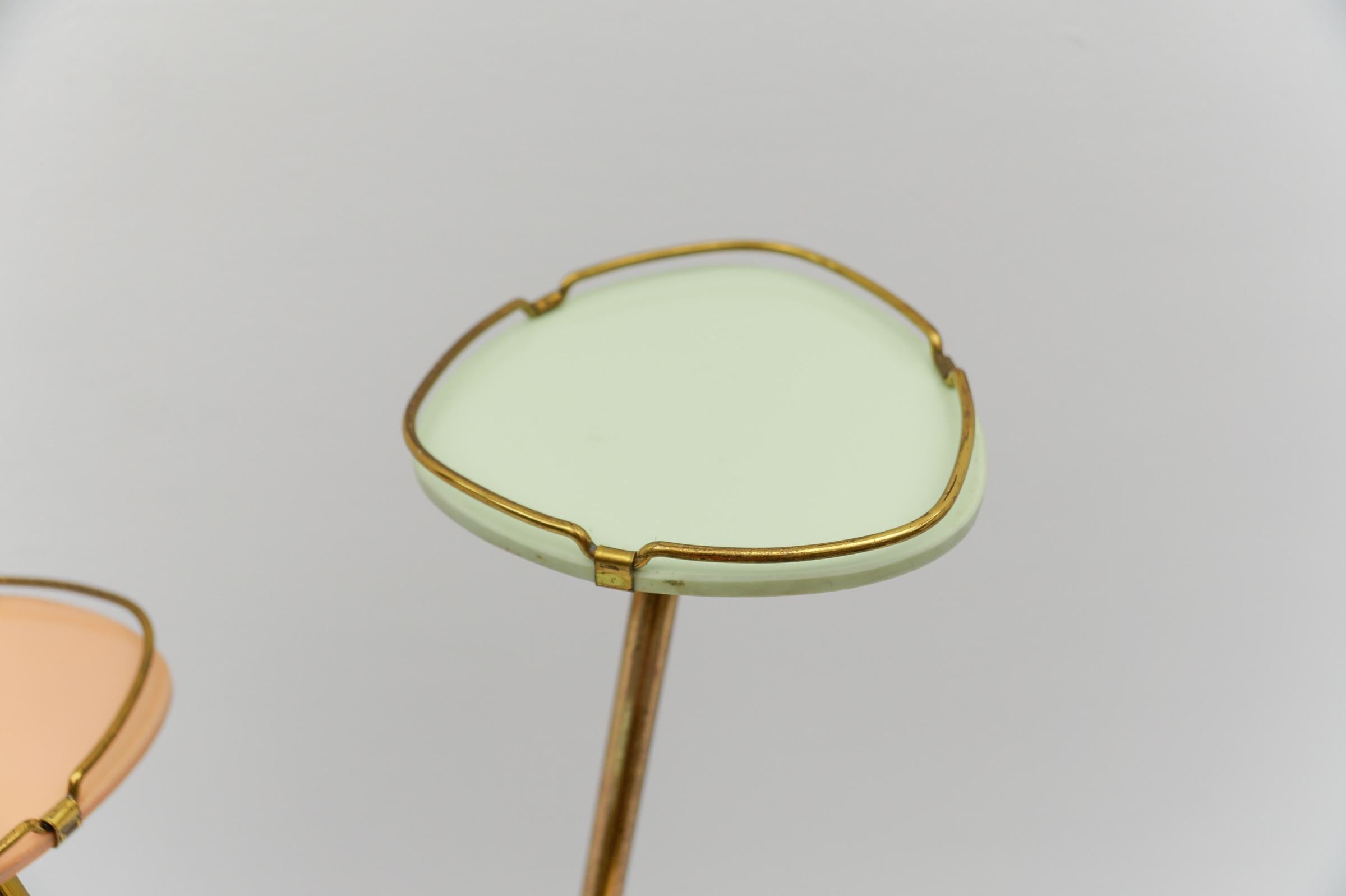 Mid-Century Modern brass and pastel-colored glass flower stand / display, 1950s For Sale 4