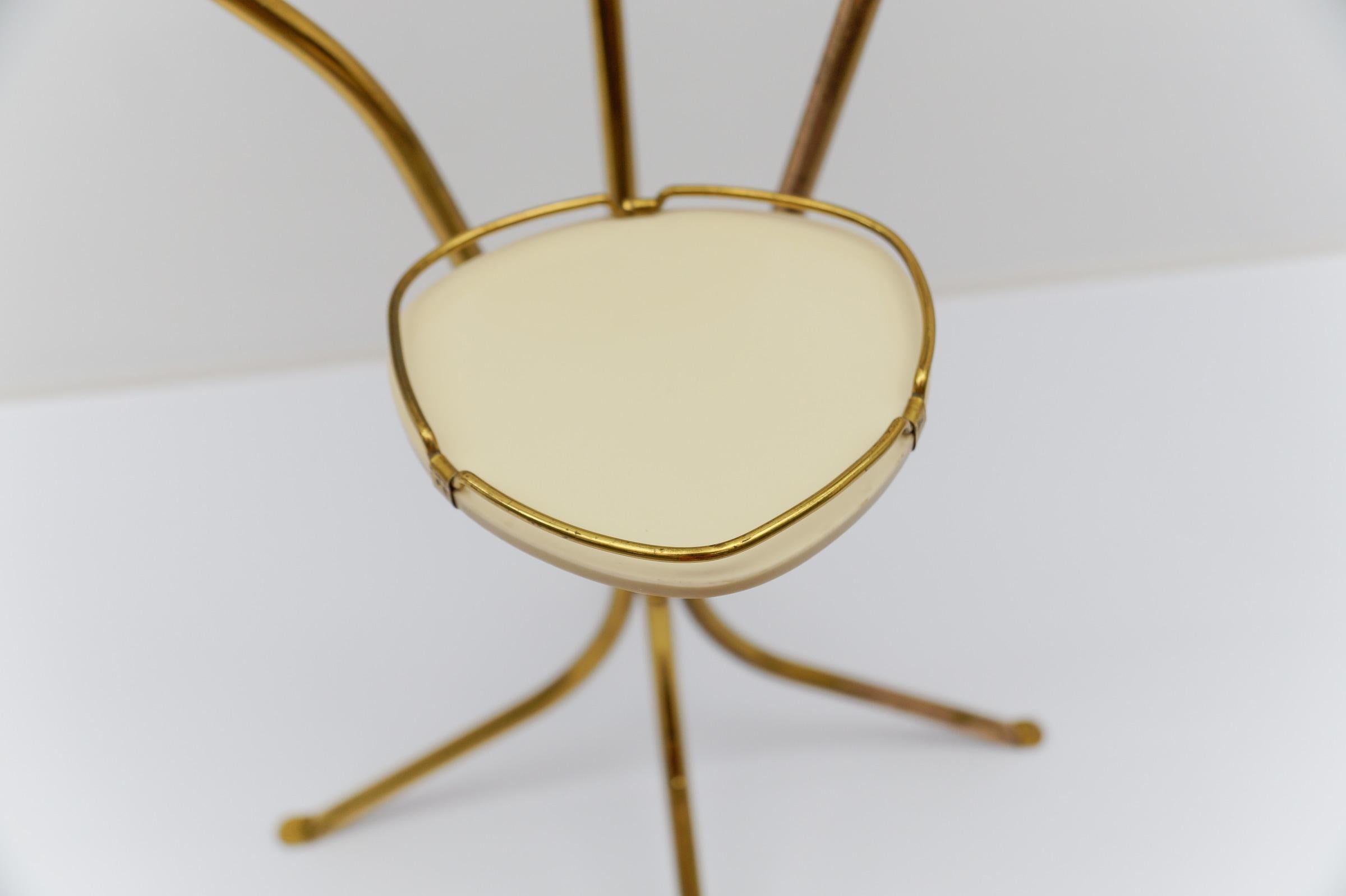 Mid-Century Modern brass and pastel-colored glass flower stand / display, 1950s For Sale 8