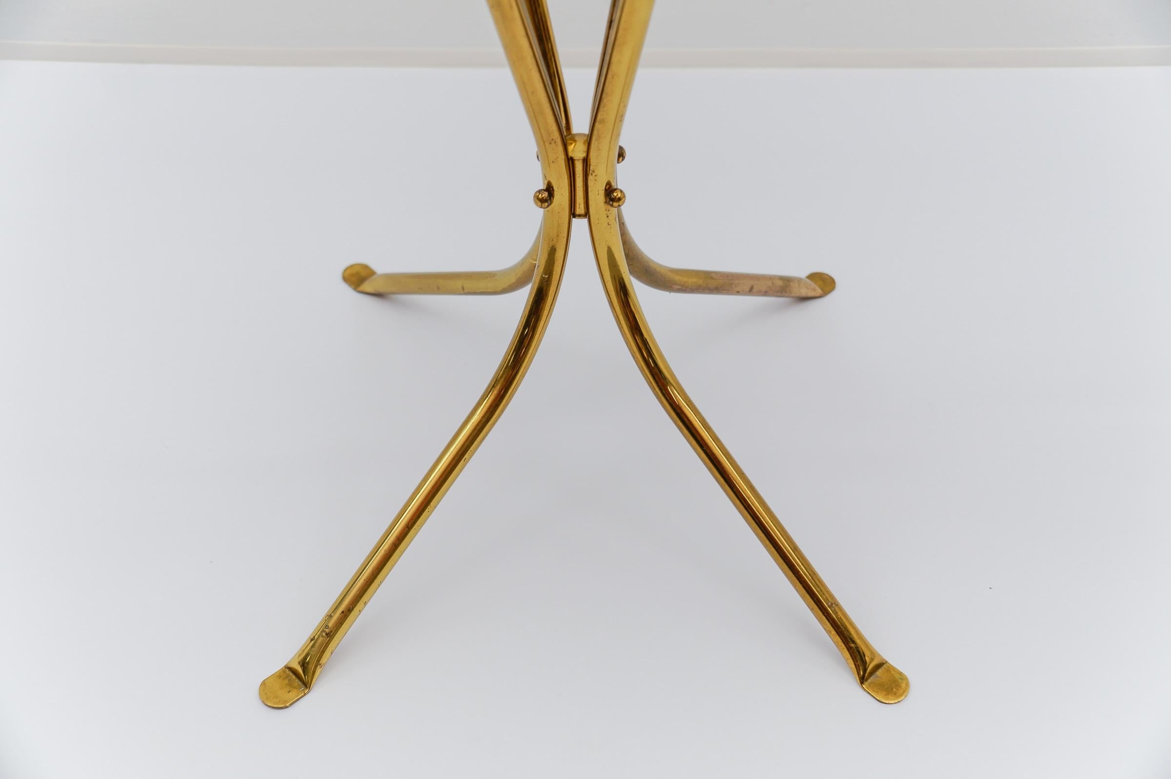 Mid-Century Modern brass and pastel-colored glass flower stand / display, 1950s For Sale 9
