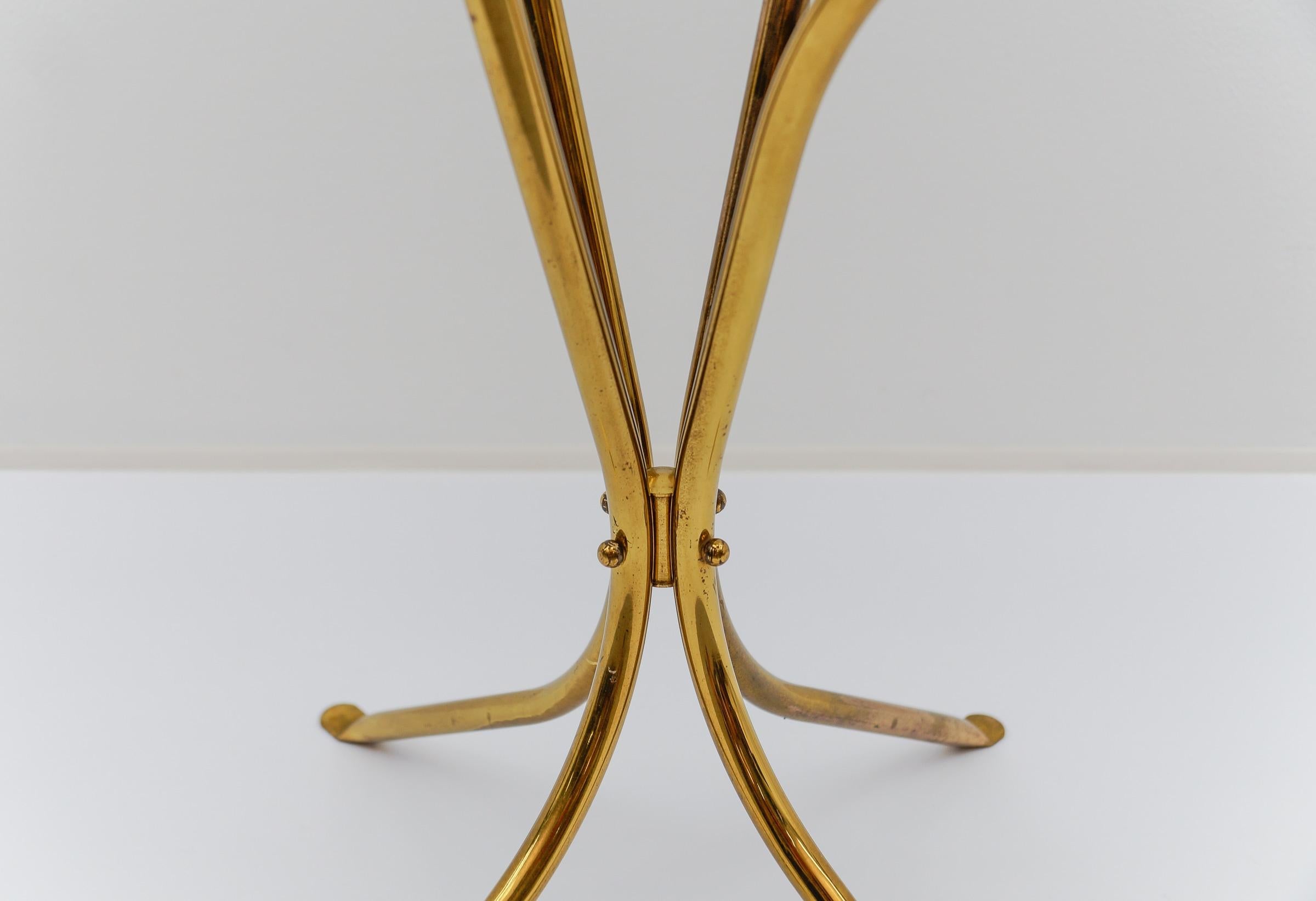 Mid-Century Modern brass and pastel-colored glass flower stand / display, 1950s For Sale 10
