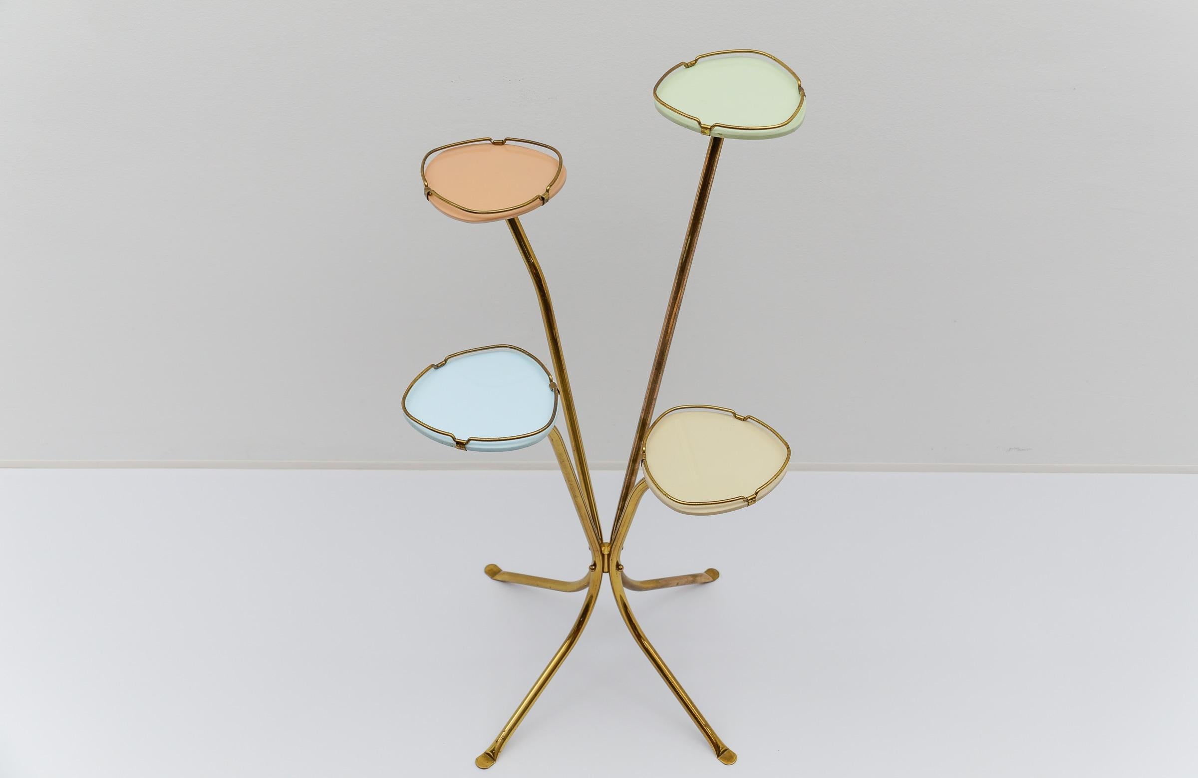 Mid-Century Modern brass and pastel-colored glass flower stand / display, 1950s For Sale 2