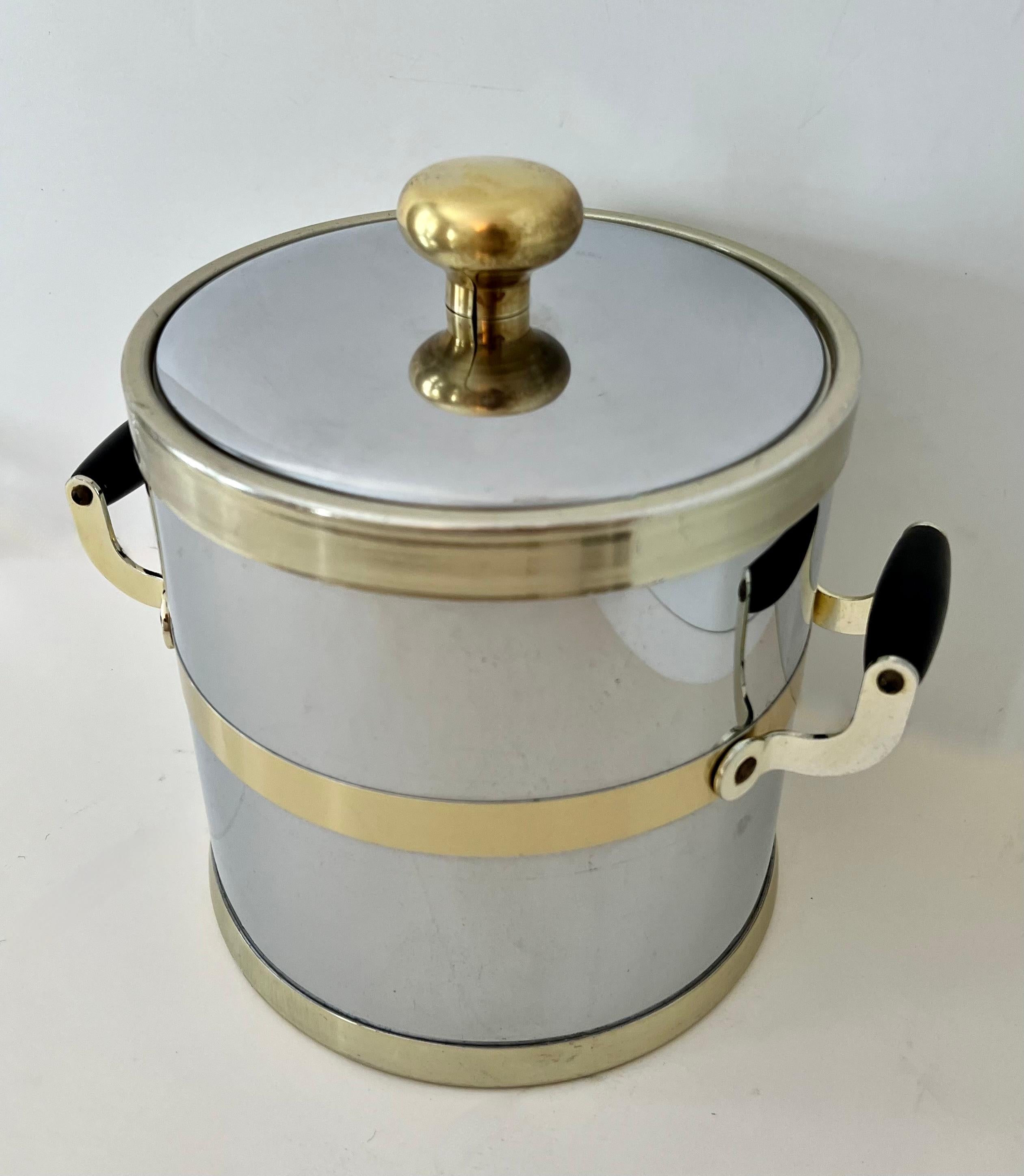Mid-Century Modern Brass and Polished Chrome Ice Bucket In Good Condition For Sale In Los Angeles, CA