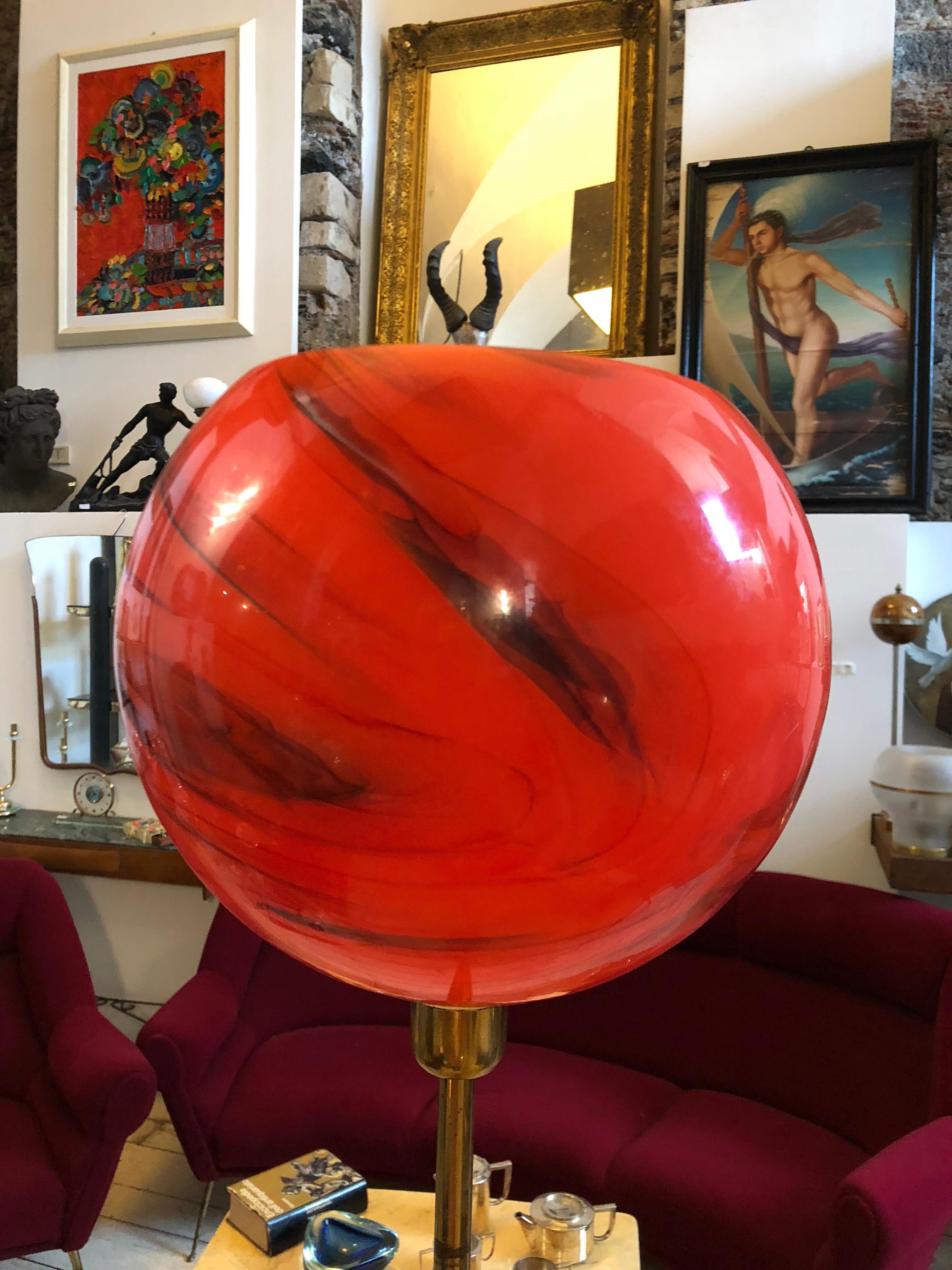 A stylish brass and glass extensible floor lamp designed and manufactured in Italy in the Fifties, brass it's in original patina creates a vibrant vintage look, the glass paste it has a red marble effect, it works with 110-240 volts and needs an e27
