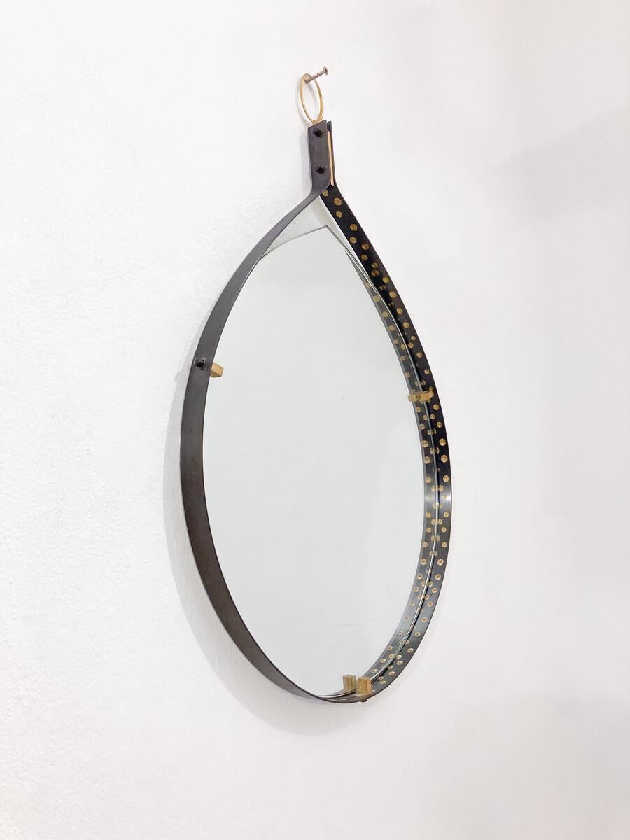 Miroir en forme de goutte en laiton et acier, Italie, 1970 Bon état - En vente à Brussels, BE