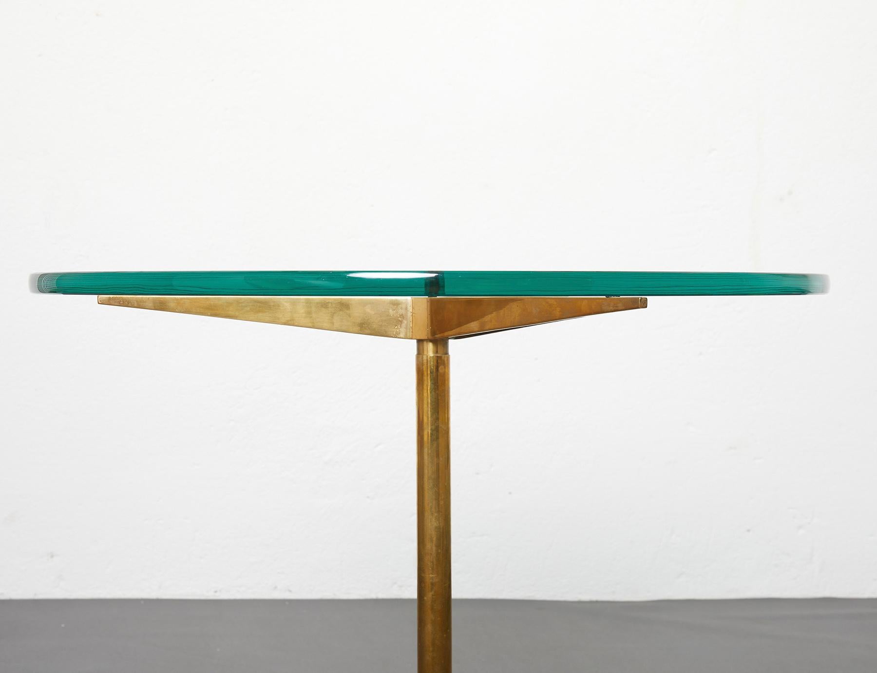 Mid-Century modern brass and tempered glass tripod table model 1128 by Gio Ponti For Sale 2