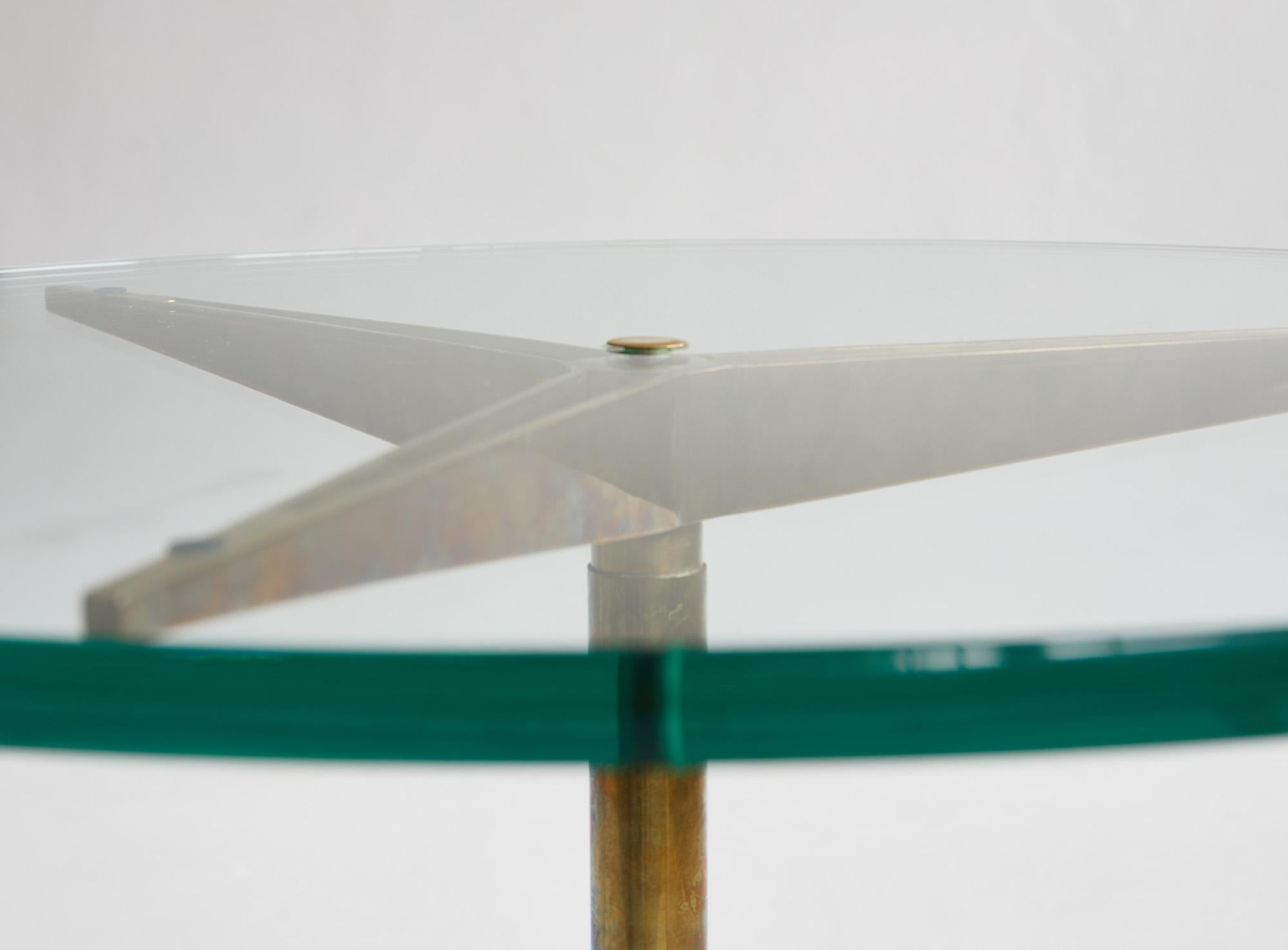 Mid-Century Modern Mid-Century modern brass and tempered glass tripod table model 1128 by Gio Ponti For Sale