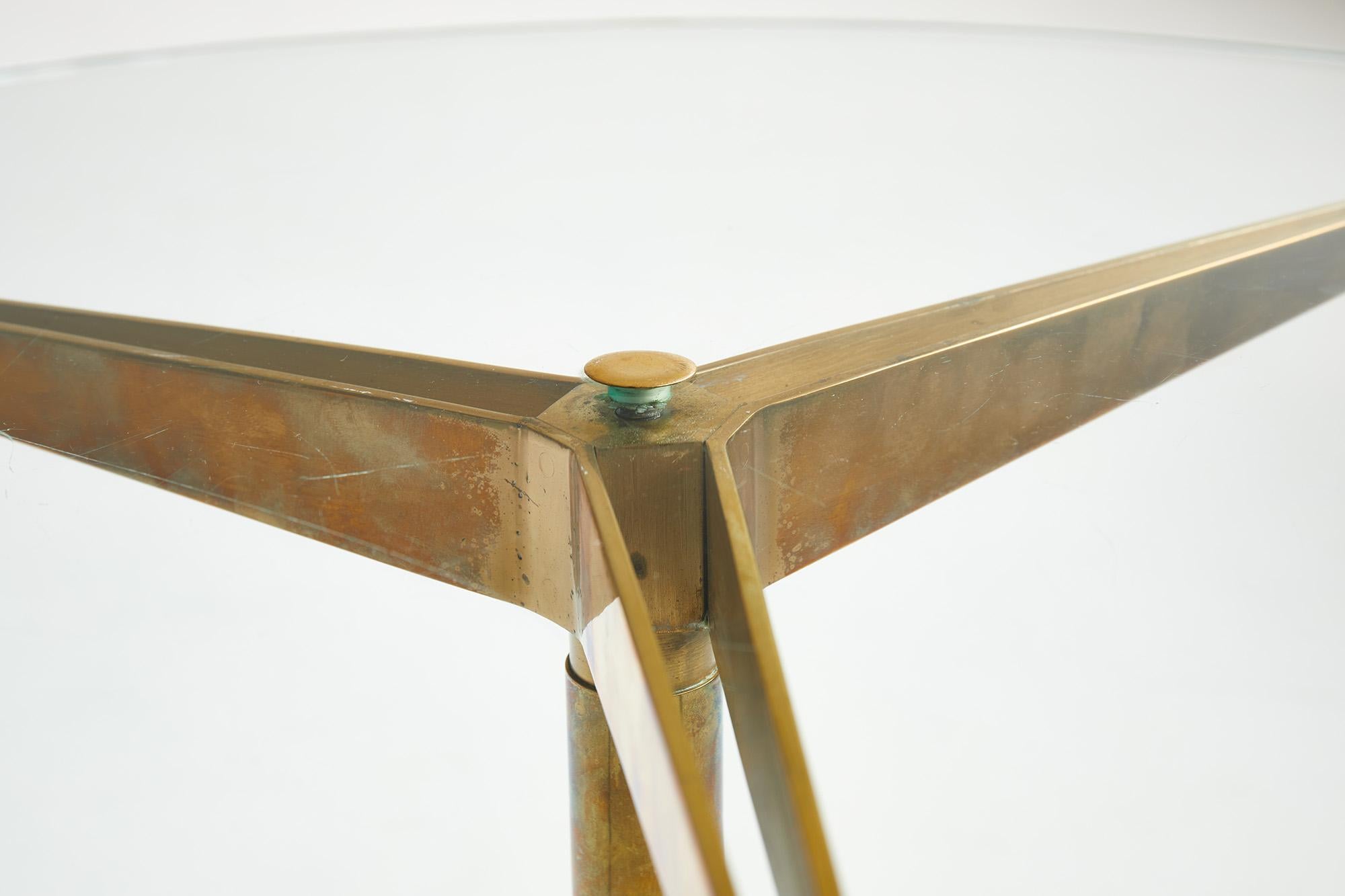 Italian Mid-Century modern brass and tempered glass tripod table model 1128 by Gio Ponti For Sale
